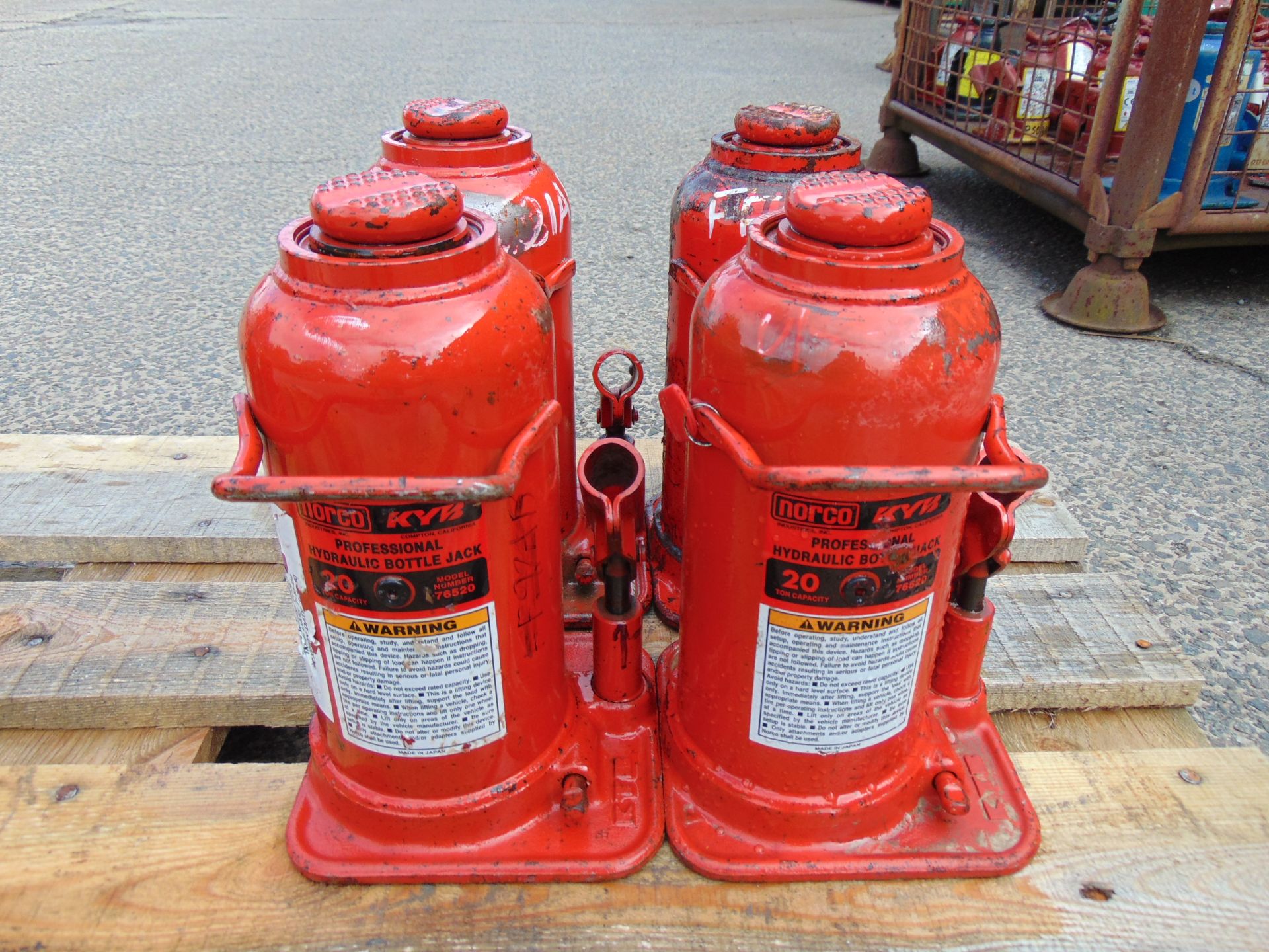 Q 4 Norco 20 Tonne Hydraulic Jacks