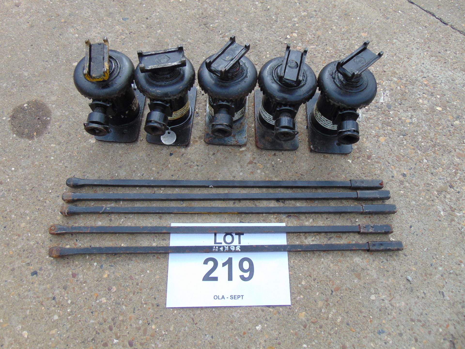 5 x Series Style Land Rover Screw Jacks as shown