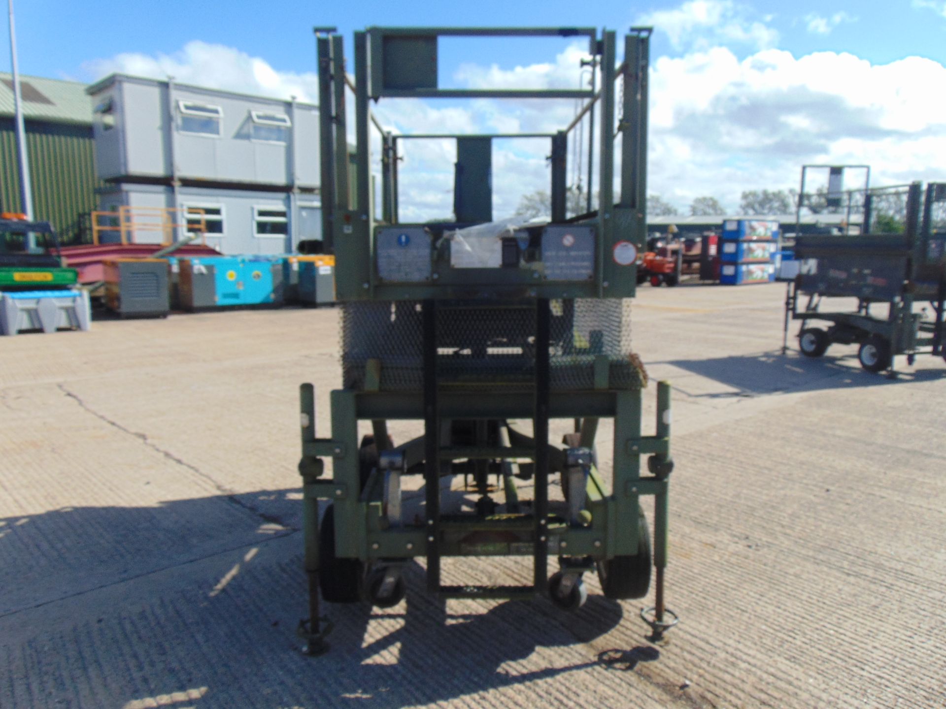 RAF Maintenance Unit UK Lift Hydraulic Access Platform SWL 272 Kgs - Image 4 of 16