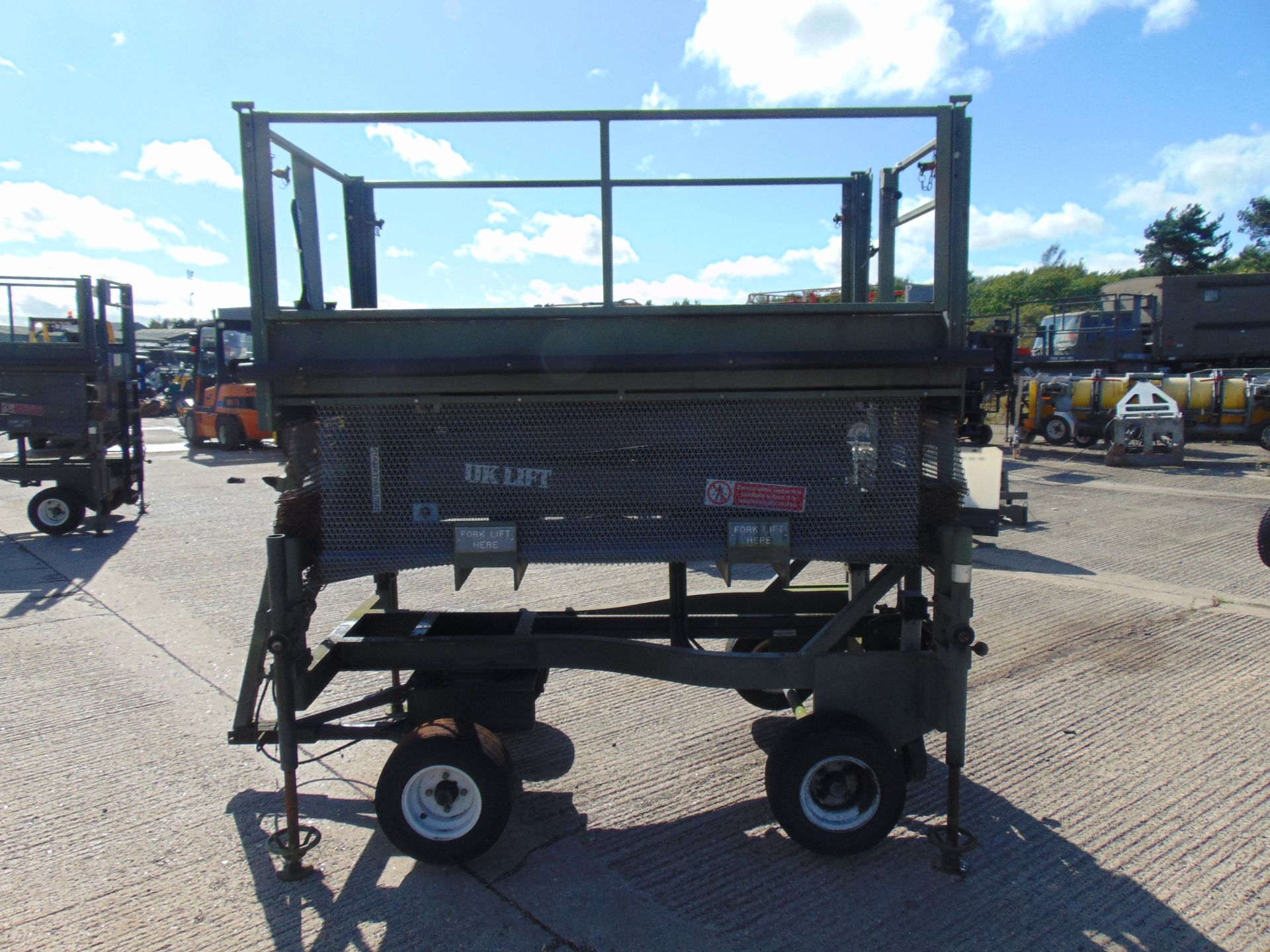 RAF Maintenance Unit UK Lift Hydraulic Access Platform SWL 272 Kgs - Image 6 of 16