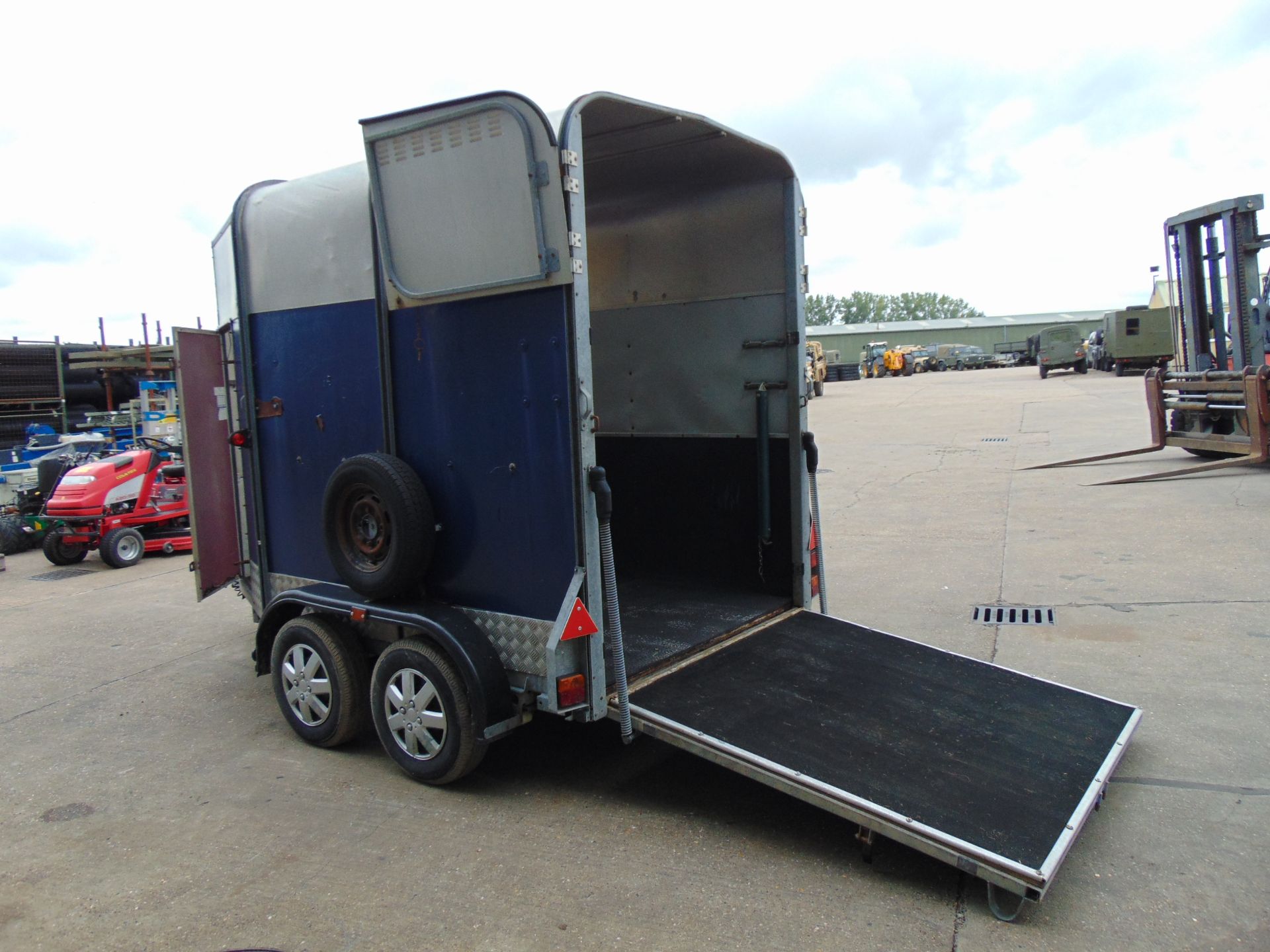 Ifor Williams Twin Horsebox Trailer - Image 5 of 14