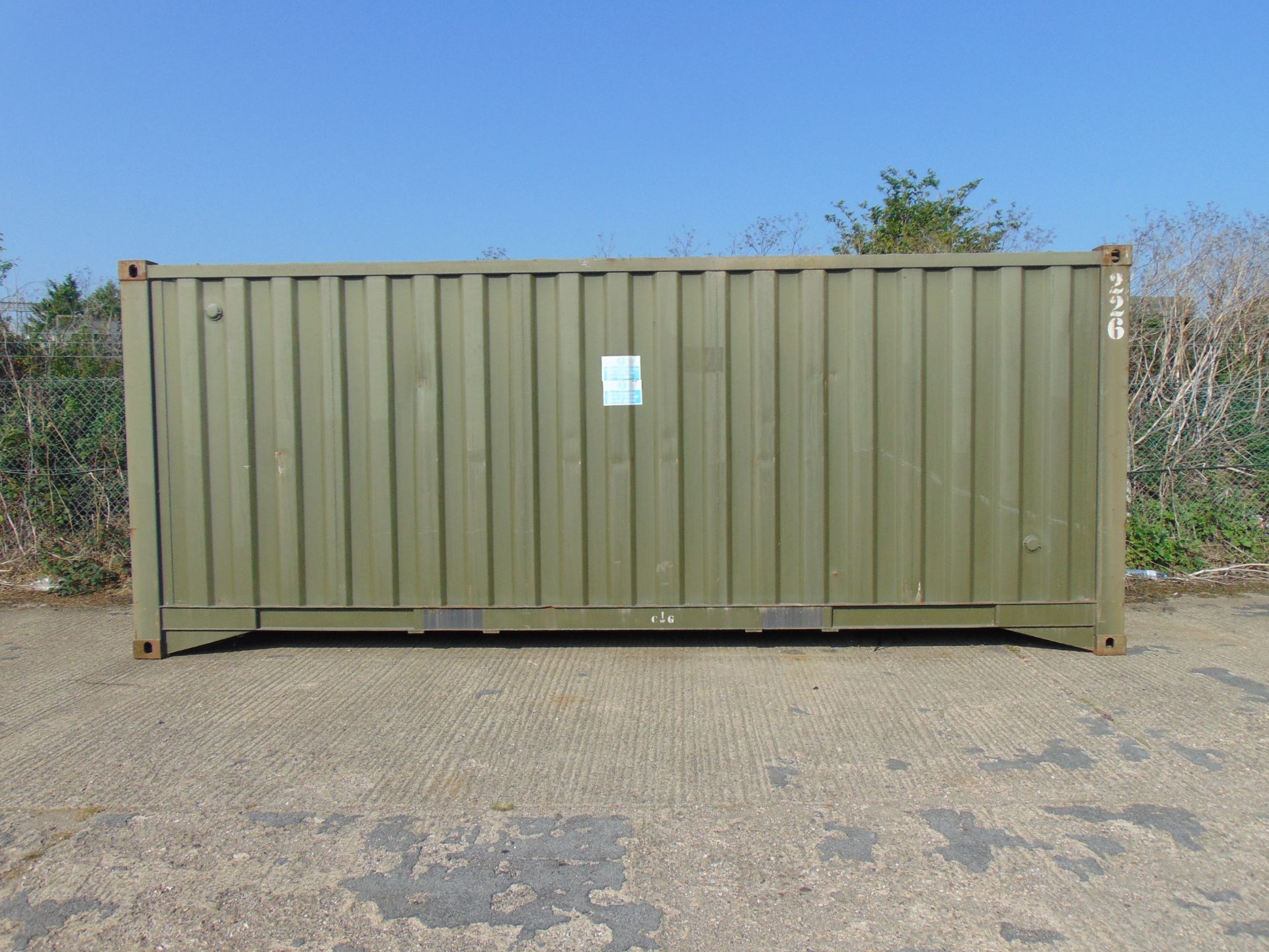 Frontline toilet and shower block units - Image 2 of 29