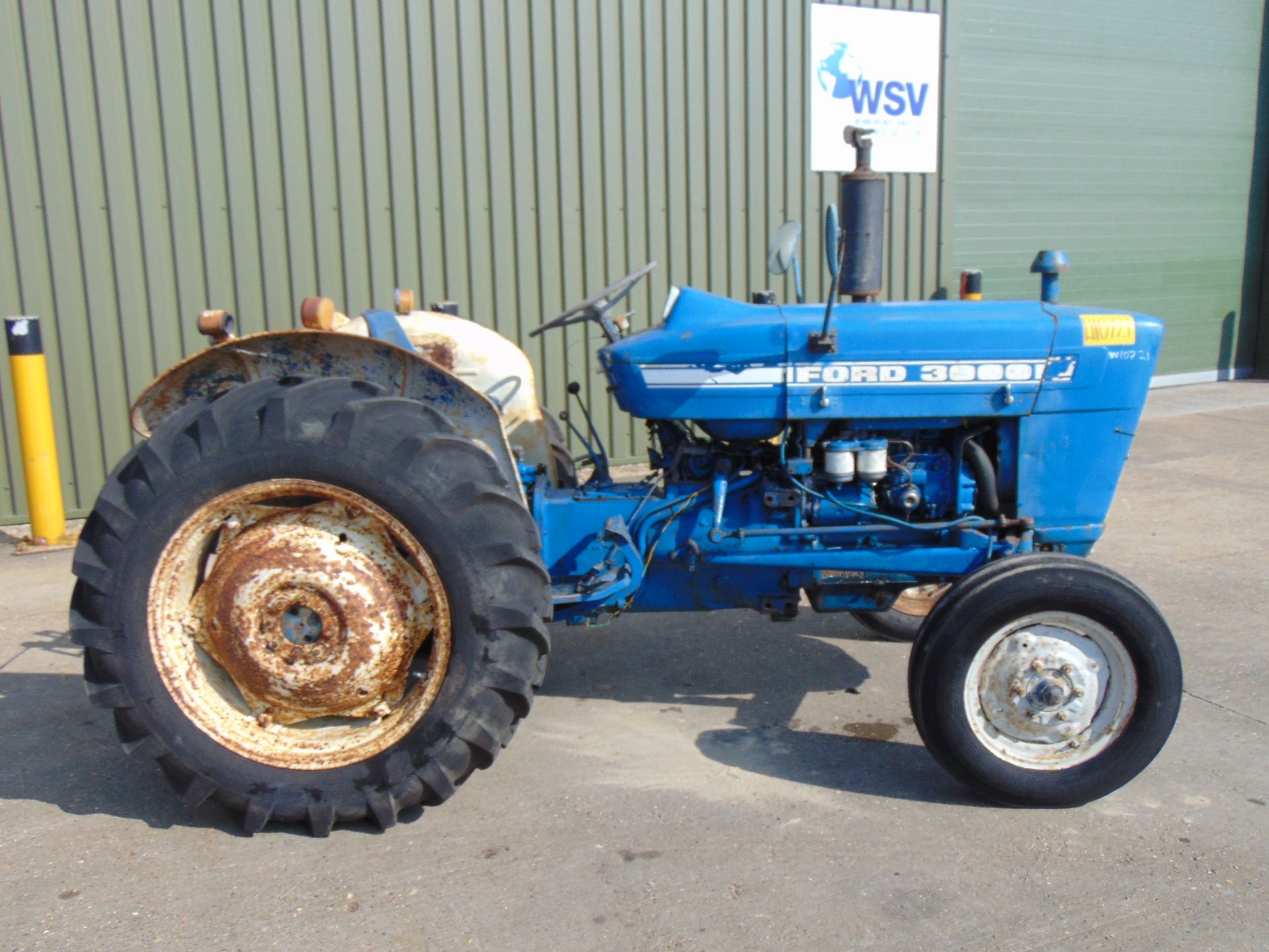 Ford 3000 2WD Tractor - Image 6 of 20