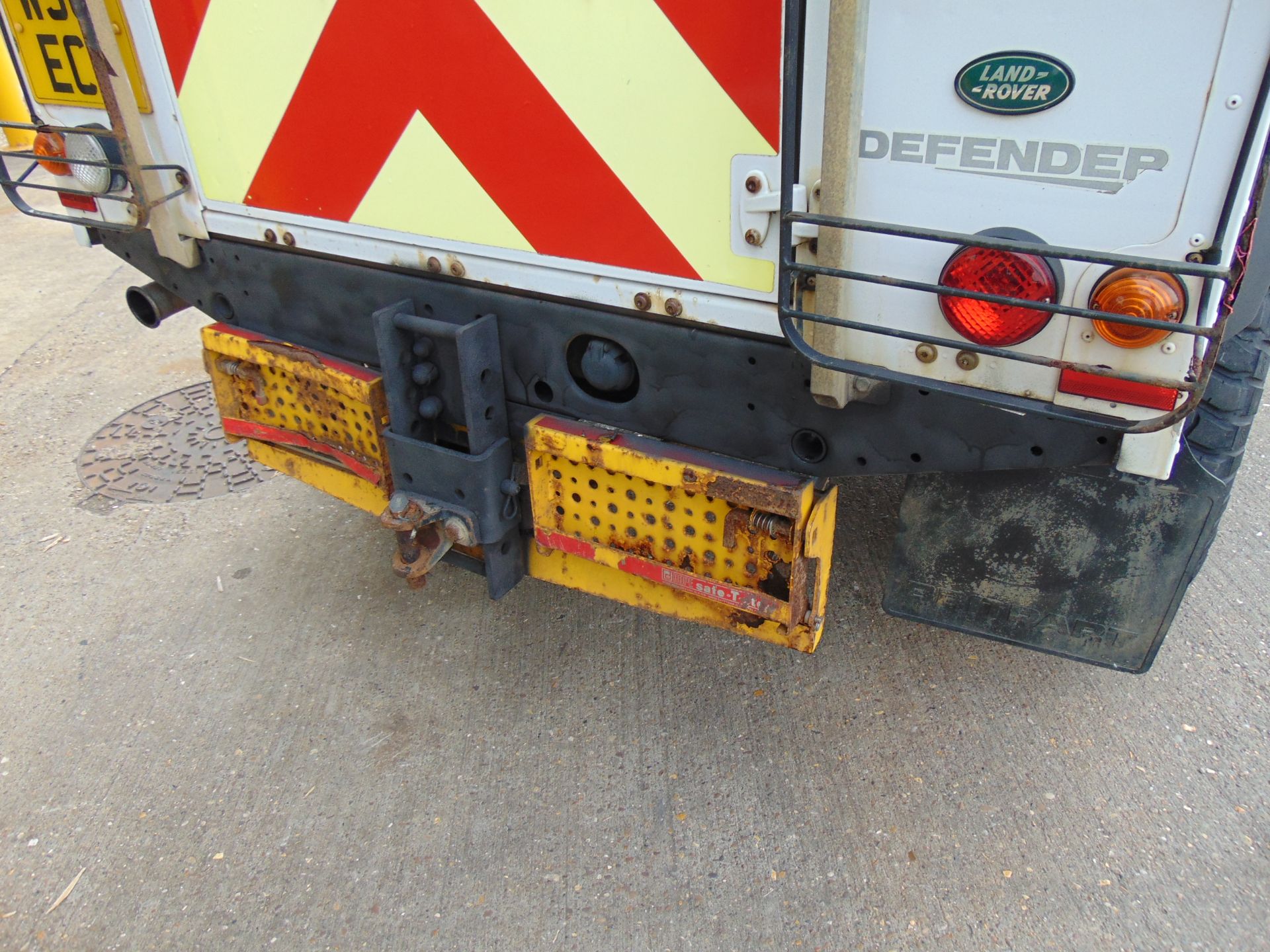 2011 Land Rover Defender 110 Puma hardtop 4x4 Utility vehicle (mobile workshop) - Image 15 of 33