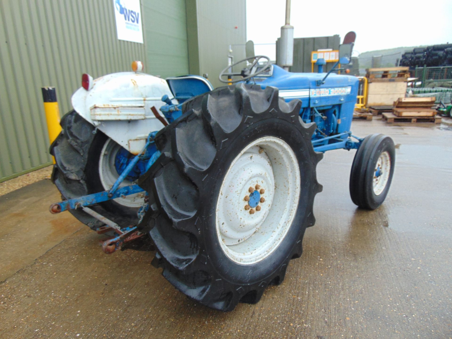 Ford 3000 2WD Tractor - Image 7 of 23