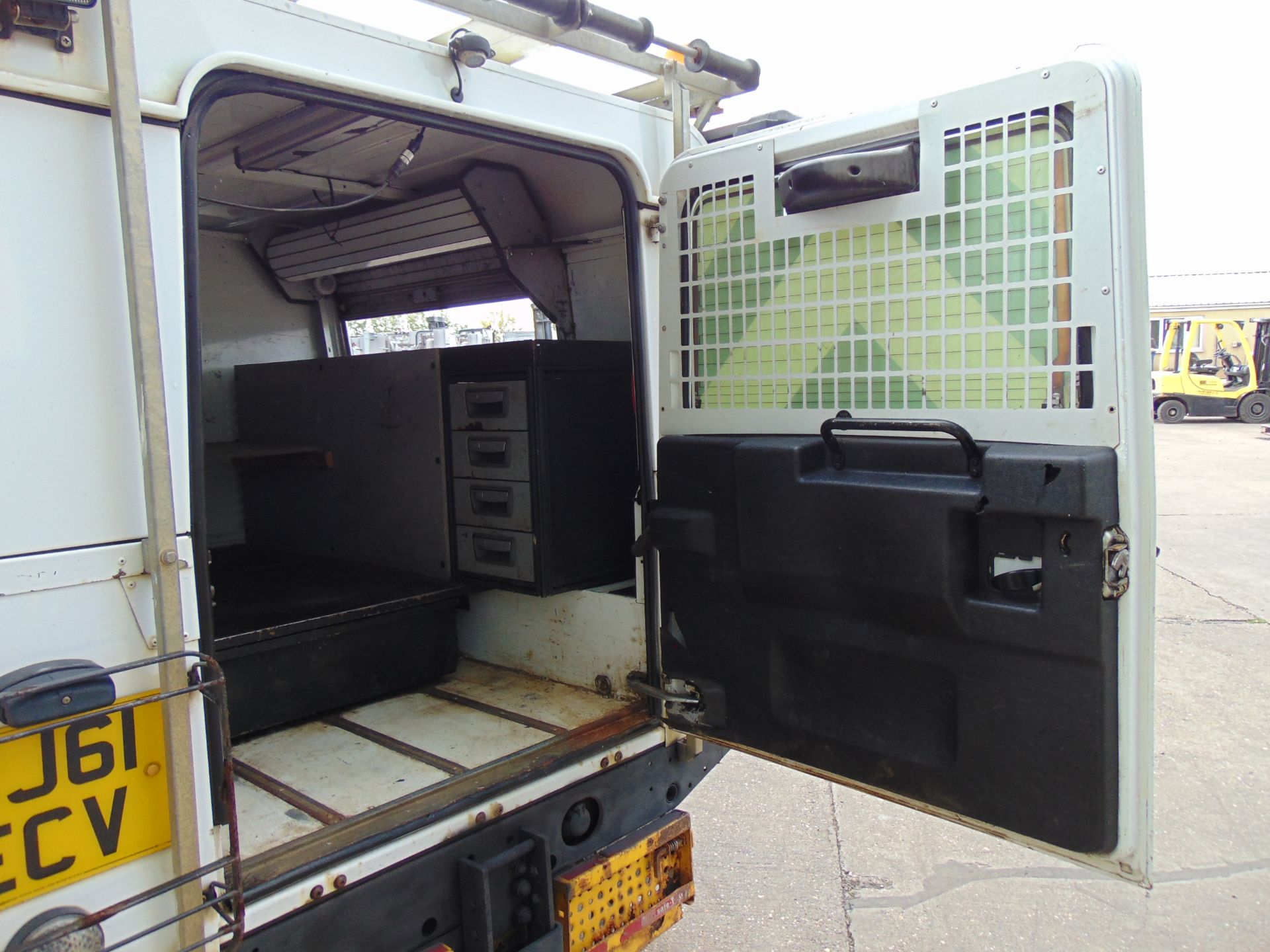 2011 Land Rover Defender 110 Puma hardtop 4x4 Utility vehicle (mobile workshop) - Image 10 of 33