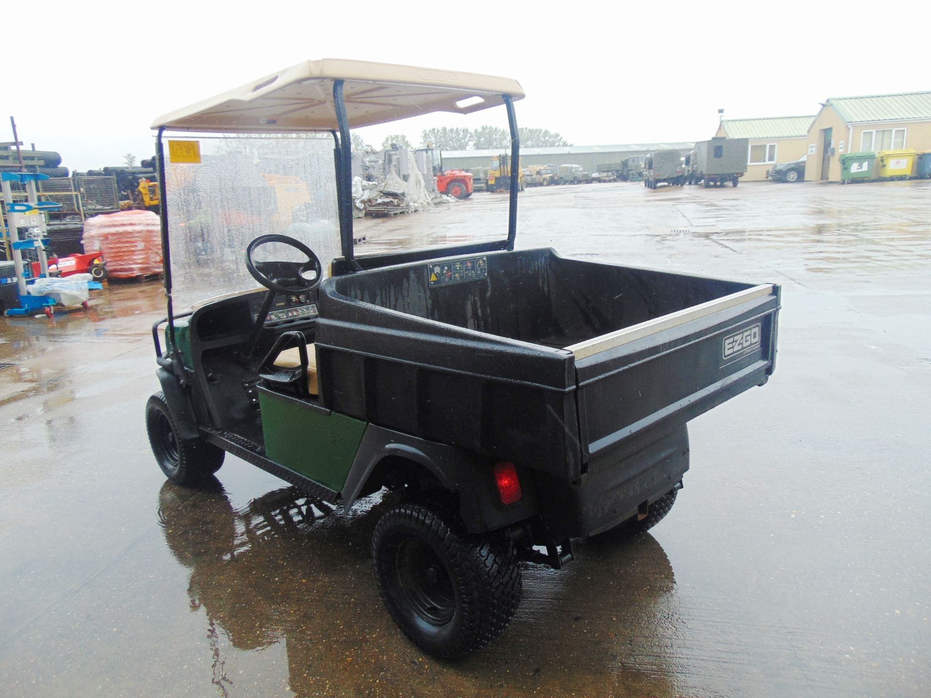 E-Z-GO Lifted Estate/Grounds Vehicle c/w Tipping Rear Body Only 889 Hours! - Image 8 of 21