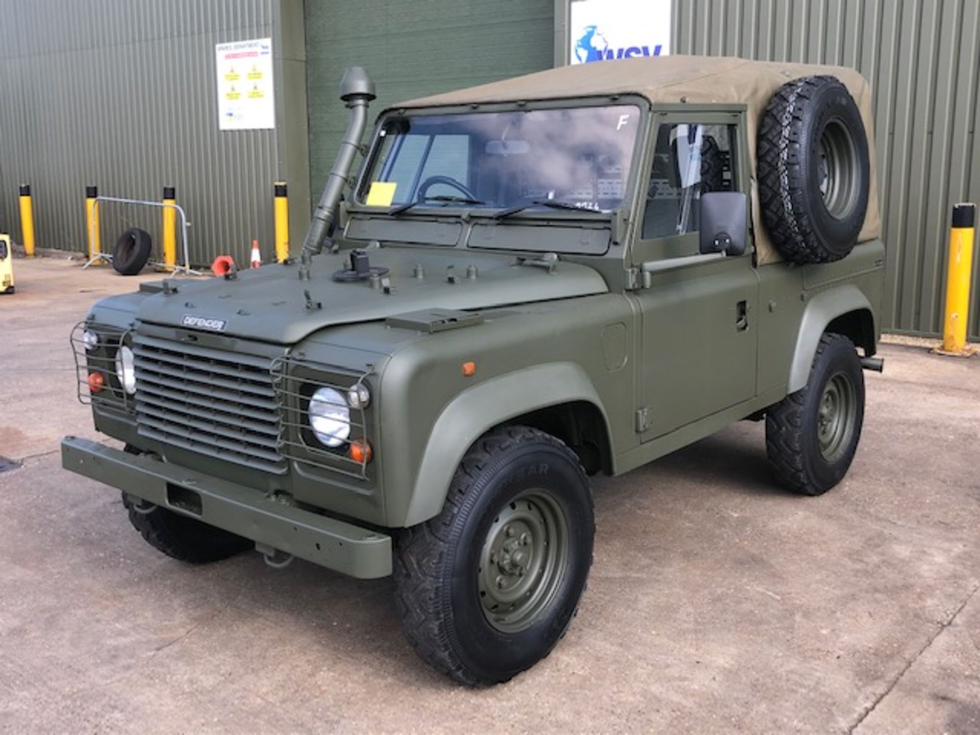 Land Rover Defender 90 Wolf Air Portable Soft Top - Image 4 of 39