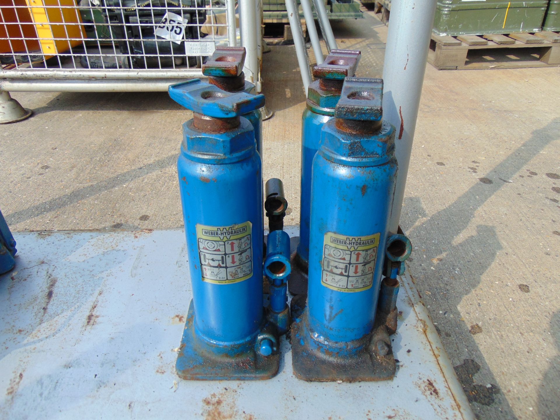 Q 4 Weber 10 Tonne Hydraulic Jacks