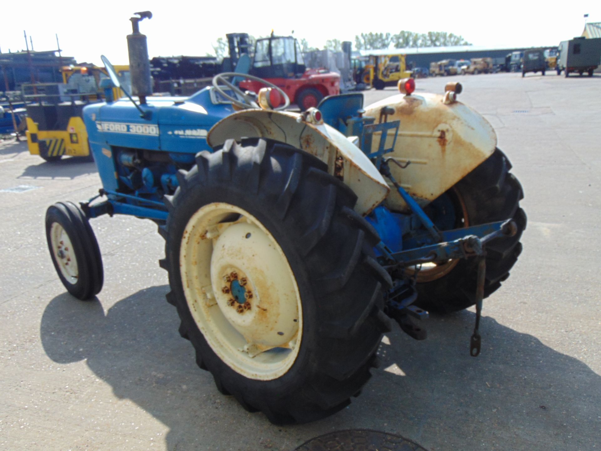 Ford 3000 2WD Tractor - Image 9 of 20