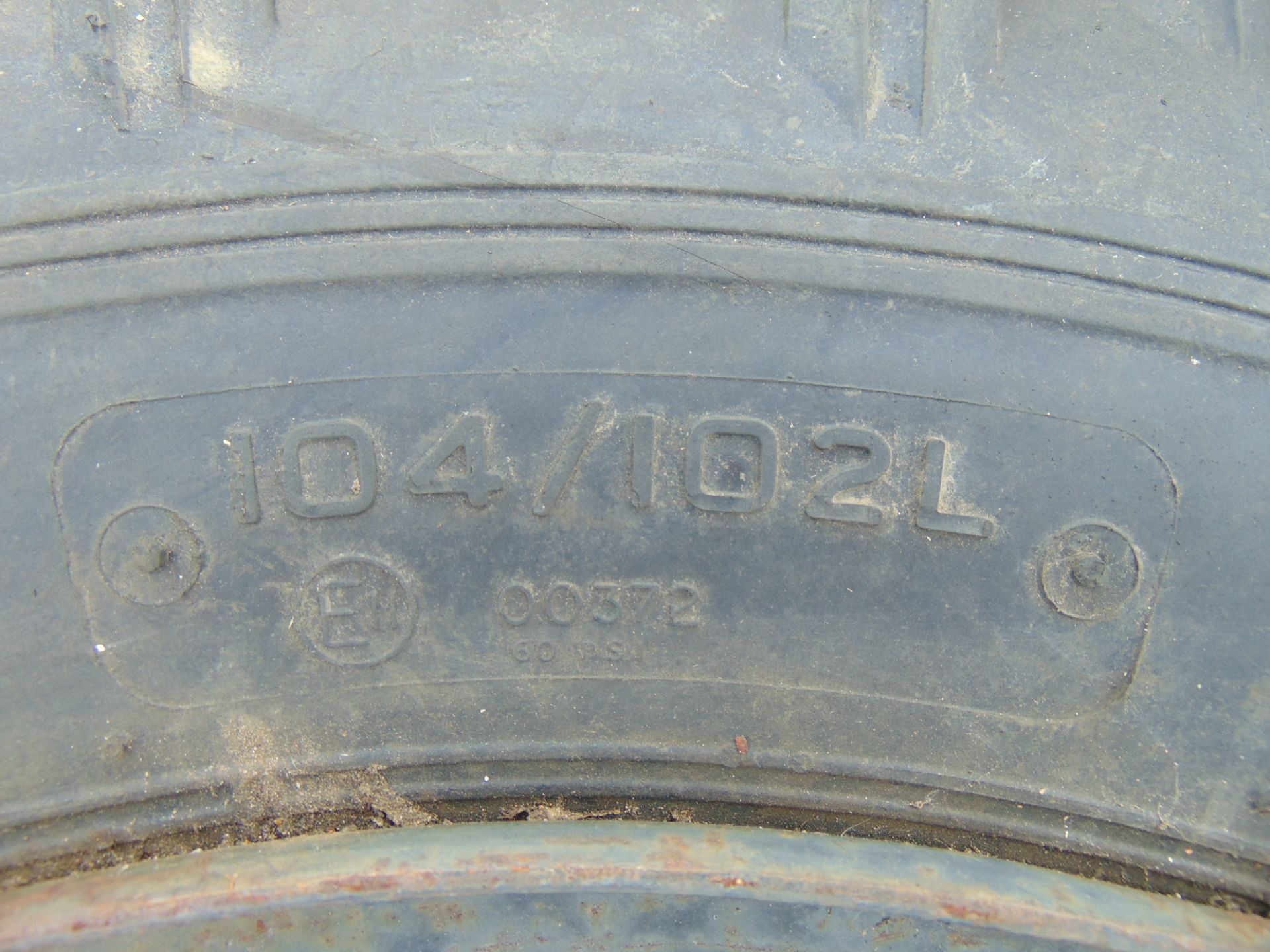 The Holy Grail of Tyres, 1 x Avon Traction Mileage 6.50 x 16 8 Ply Tyre complete with 5 stud rim - Bild 5 aus 6