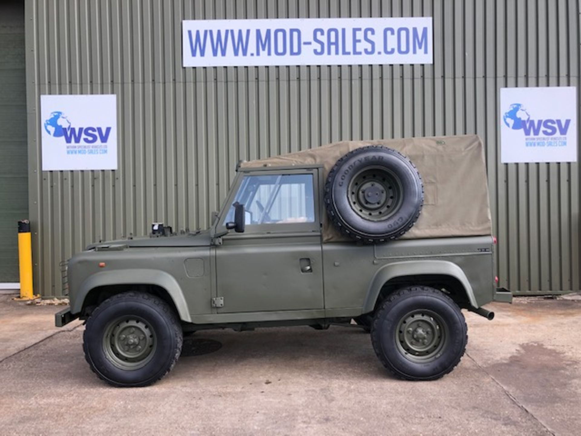 Land Rover Defender 90 Wolf Air Portable Soft Top - Image 7 of 39