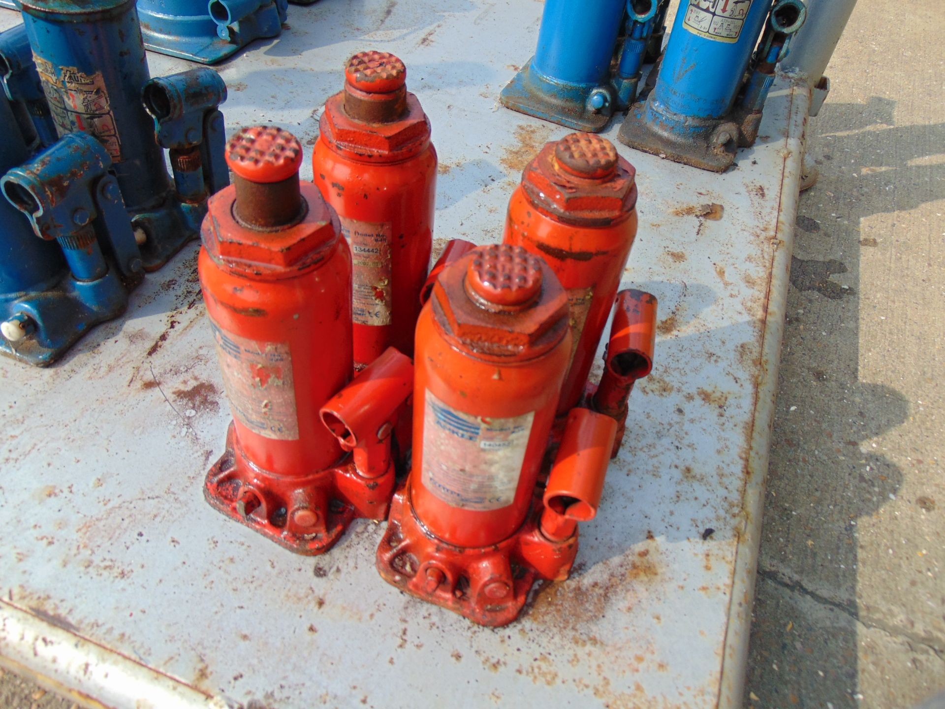 Q 4 Sealey Yankee SJ5 5 Tonne Hydraulic Jacks - Image 2 of 3