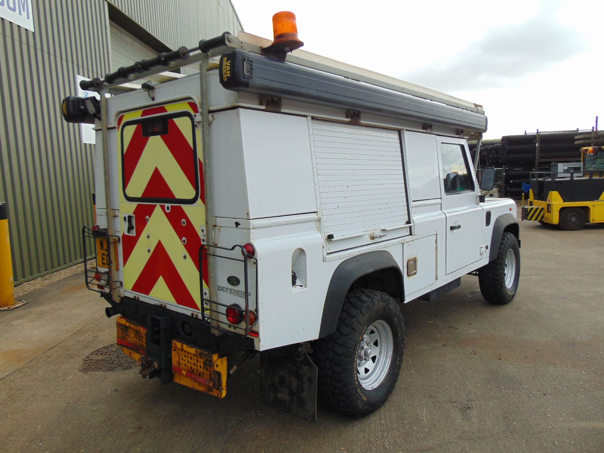 2011 Land Rover Defender 110 Puma hardtop 4x4 Utility vehicle (mobile workshop) - Image 7 of 33