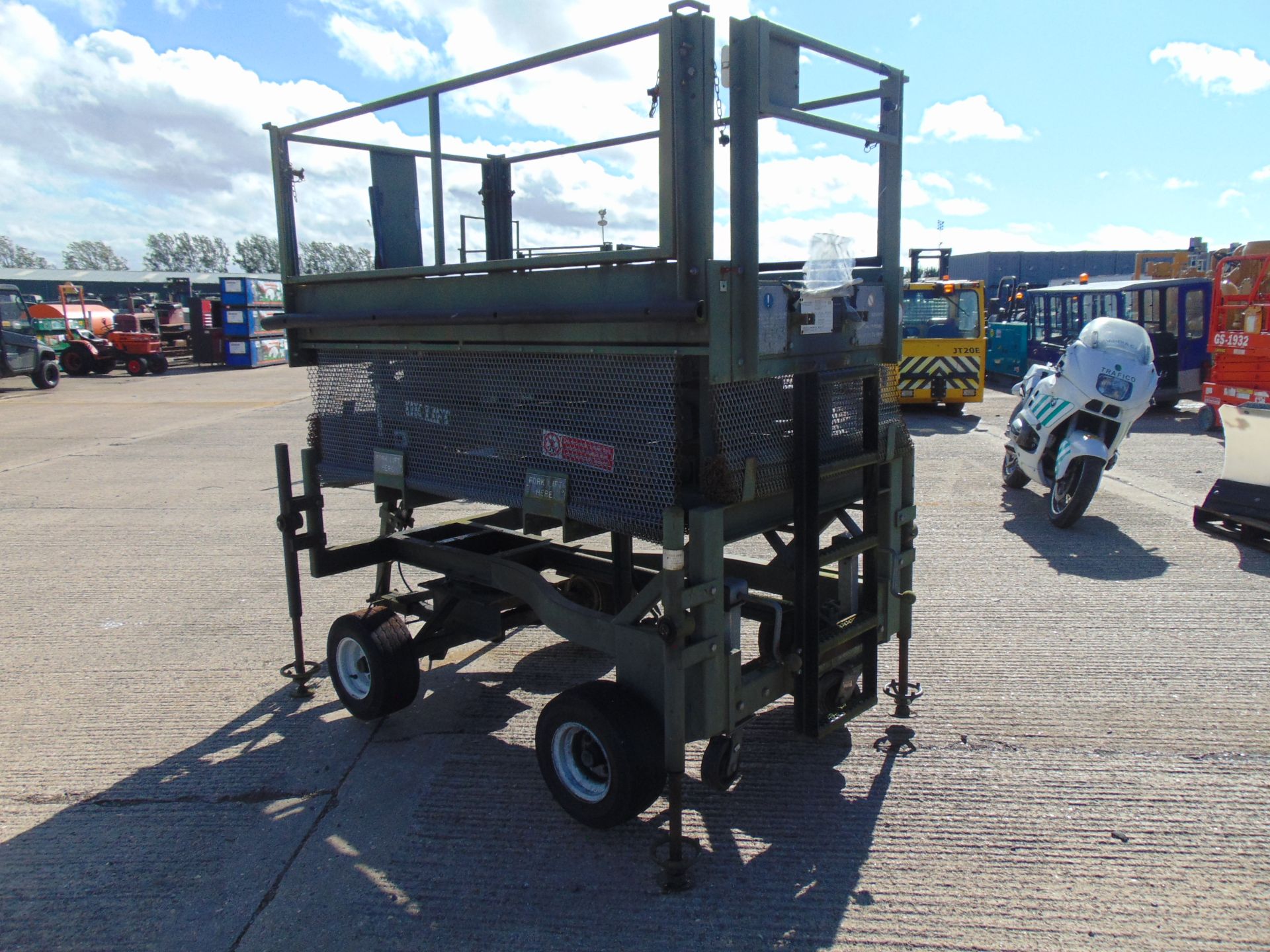 RAF Maintenance Unit UK Lift Hydraulic Access Platform SWL 272 Kgs - Image 5 of 16