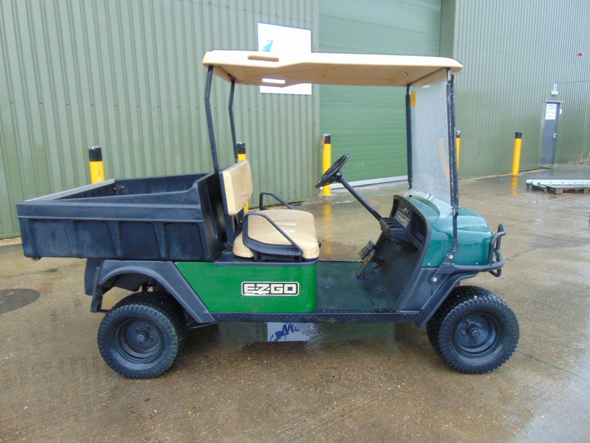 E-Z-GO Lifted Estate/Grounds Vehicle c/w Tipping Rear Body Only 889 Hours! - Image 5 of 21