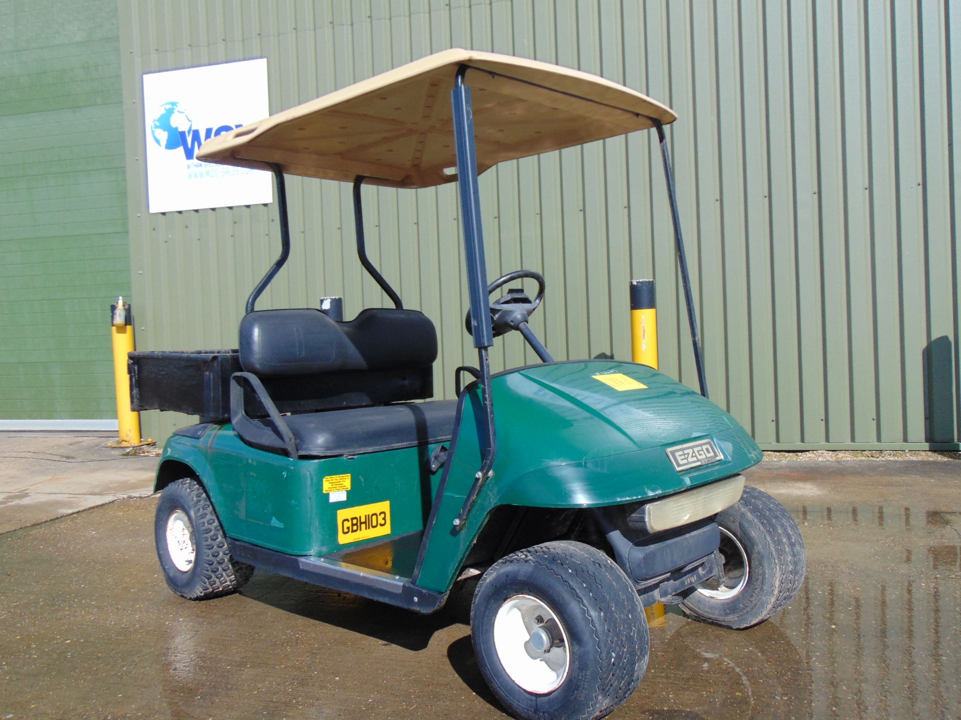 E-Z-GO Estate Vehicle c/w Rear Cargo Body ONLY 1,025 HOURS! - Image 2 of 21