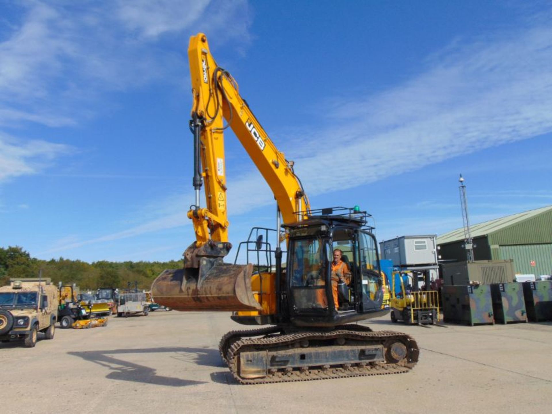 2018 JCB JS130 LC 13-tonne Tracked Excavator ONLY 741 HOURS! - Image 4 of 30