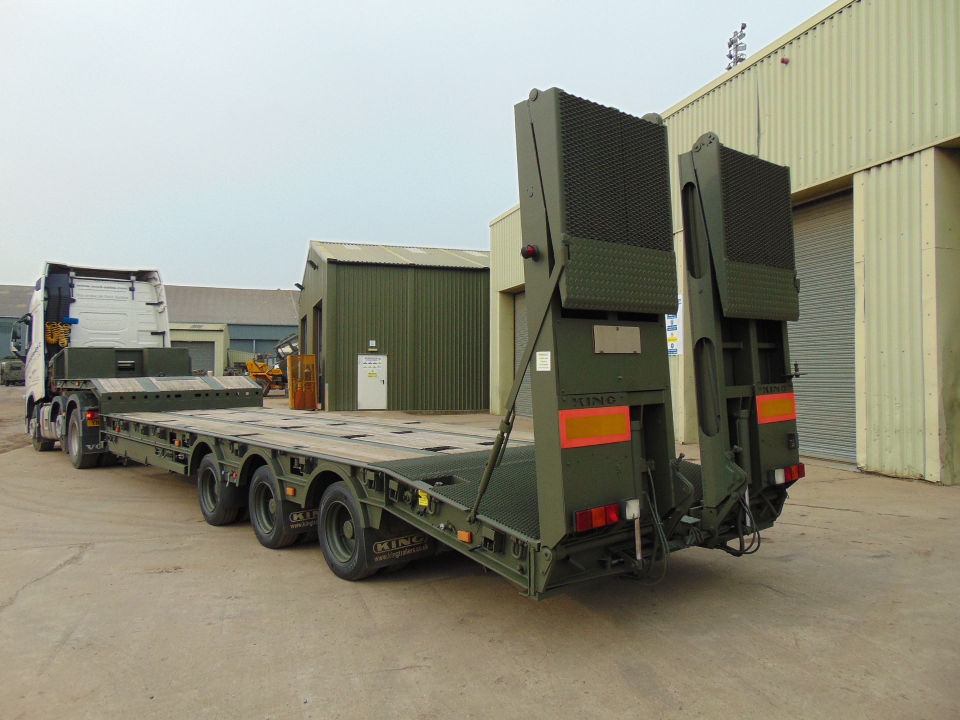 Ex Reserve King GTS38 Tri Axle Stepframe trailer - Image 11 of 41