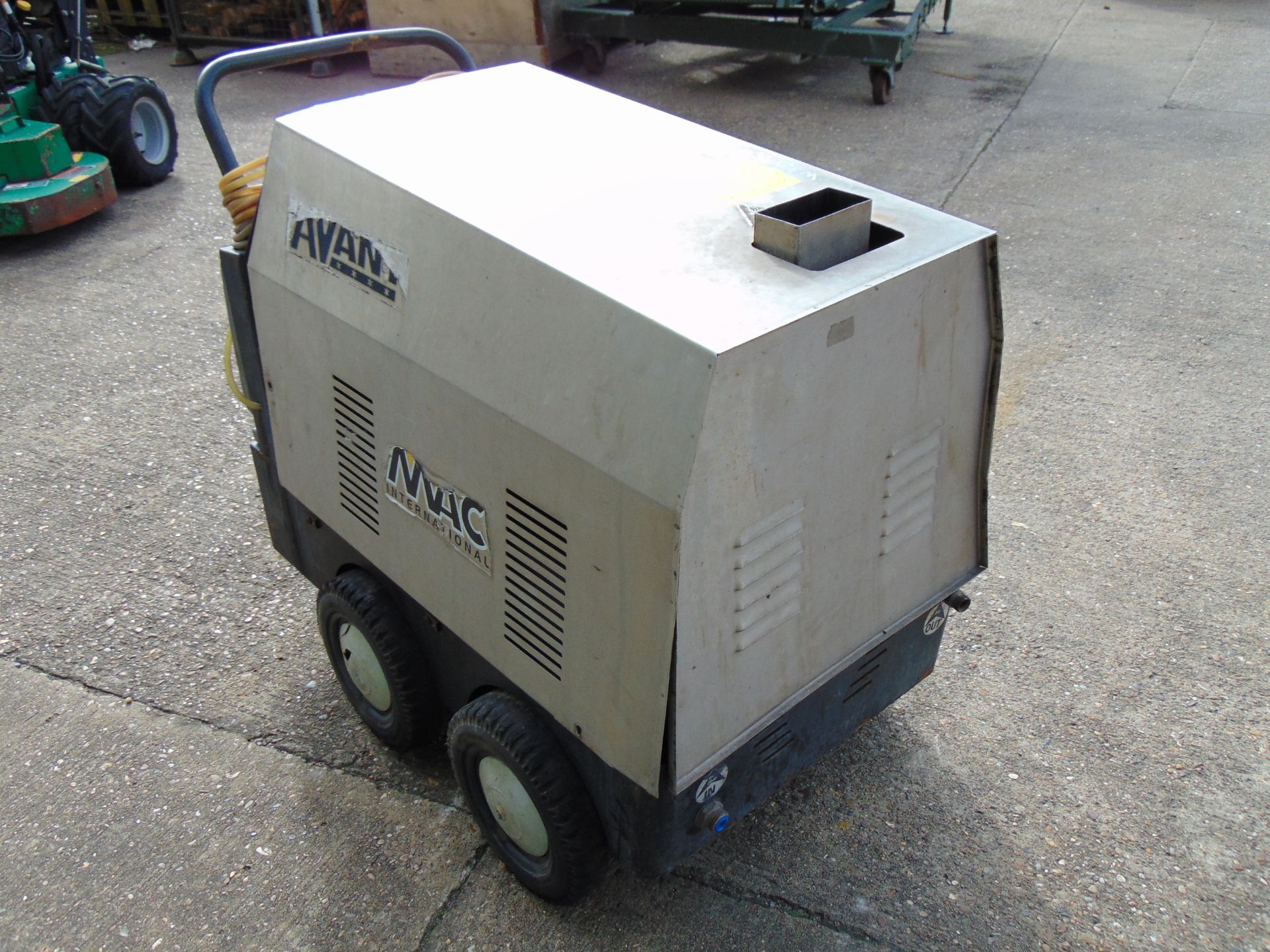 MAC AVANT 240V Hot and Cold Pressure Washer - Image 4 of 11