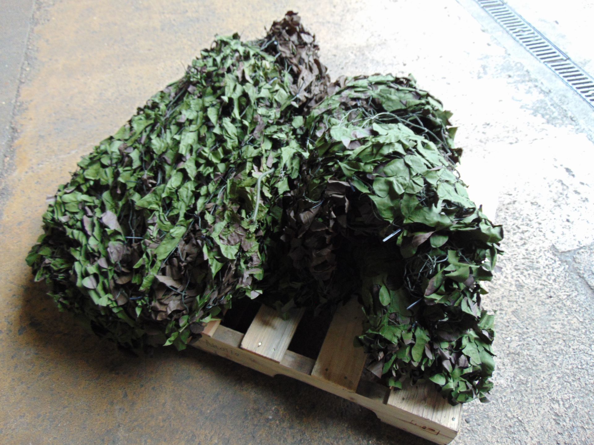 Ex Reserve Unissued Large Original Camouflaged Woodland Netting - Image 3 of 5