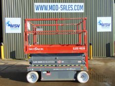 SkyJack SJ1114626 Electric Scissor Lift ONLY 108 Hours!