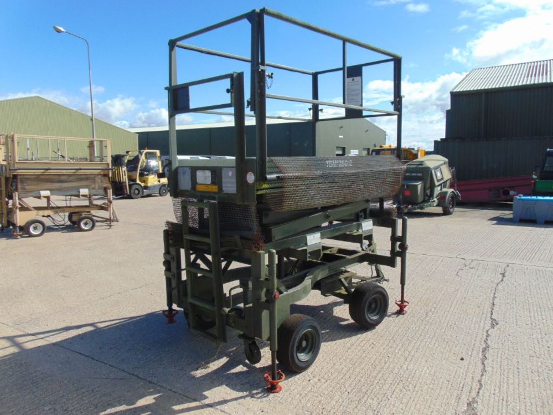 RAF Maintenance Unit UK Lift Hydraulic Access Platform SWL 272 Kgs - Image 4 of 11