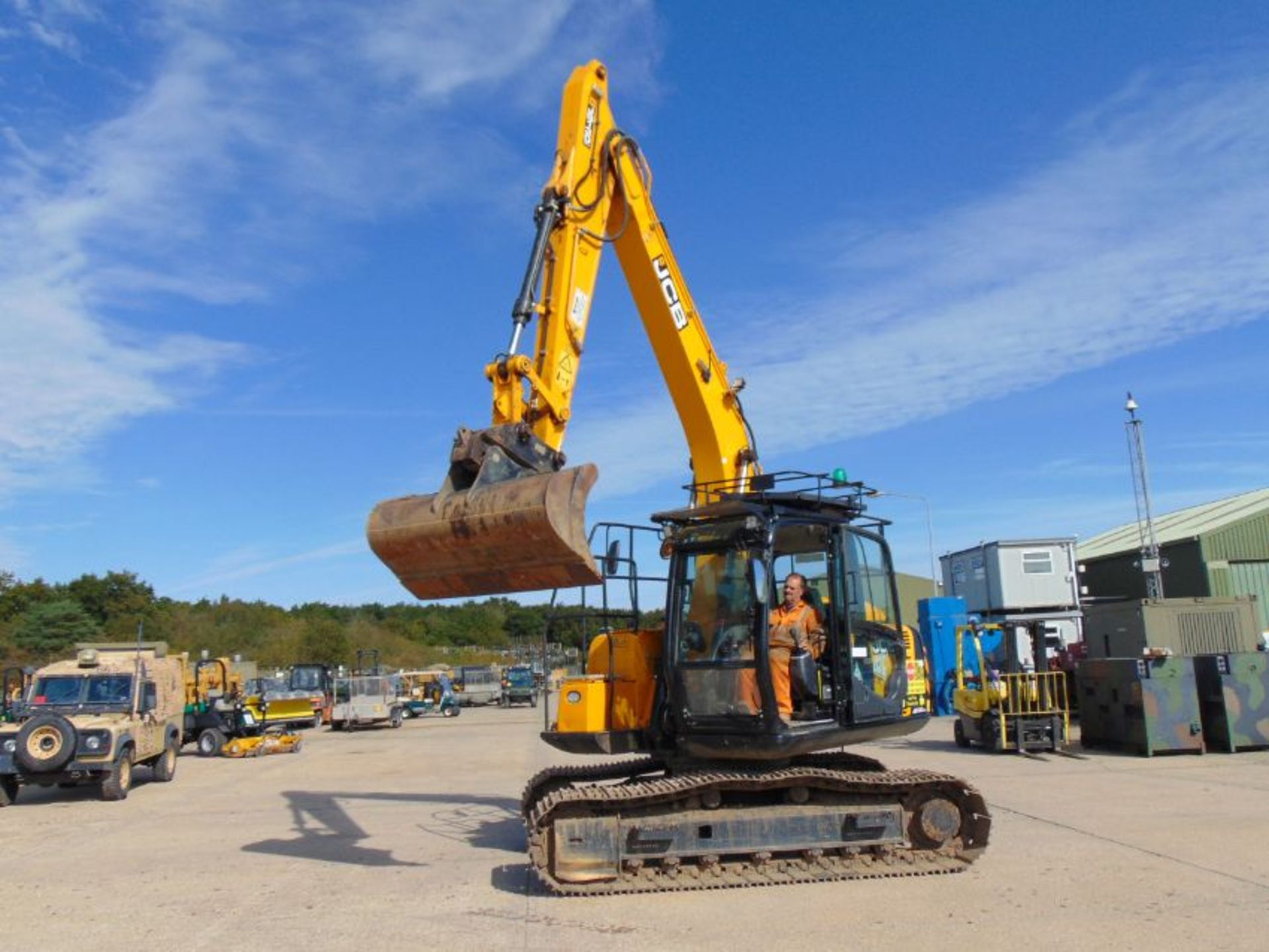 2018 JCB JS130 LC 13-tonne Tracked Excavator ONLY 741 HOURS! - Image 5 of 30