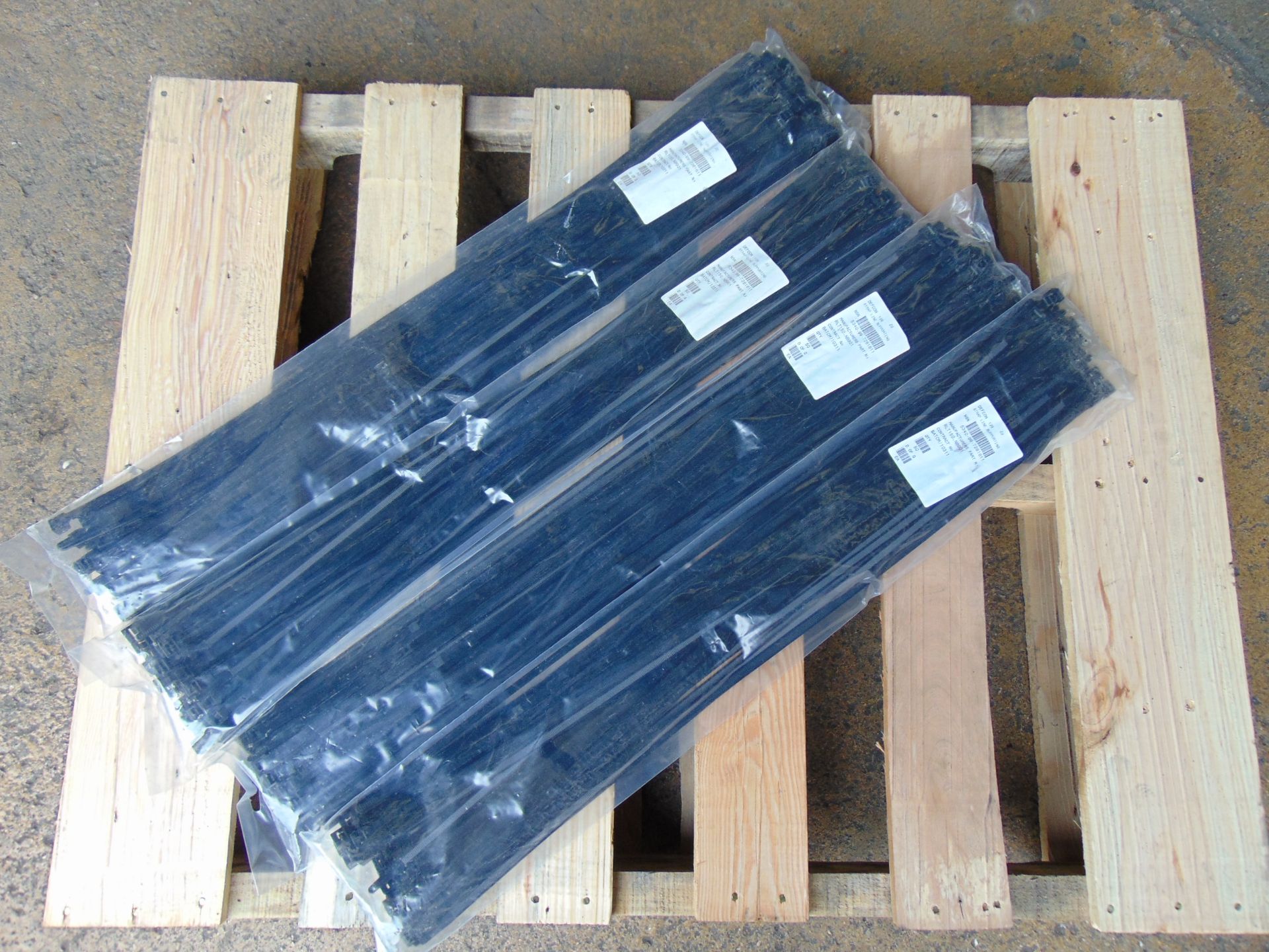 200 x UNISSUED Extra Long 75cm Cable Ties / Zip Wraps