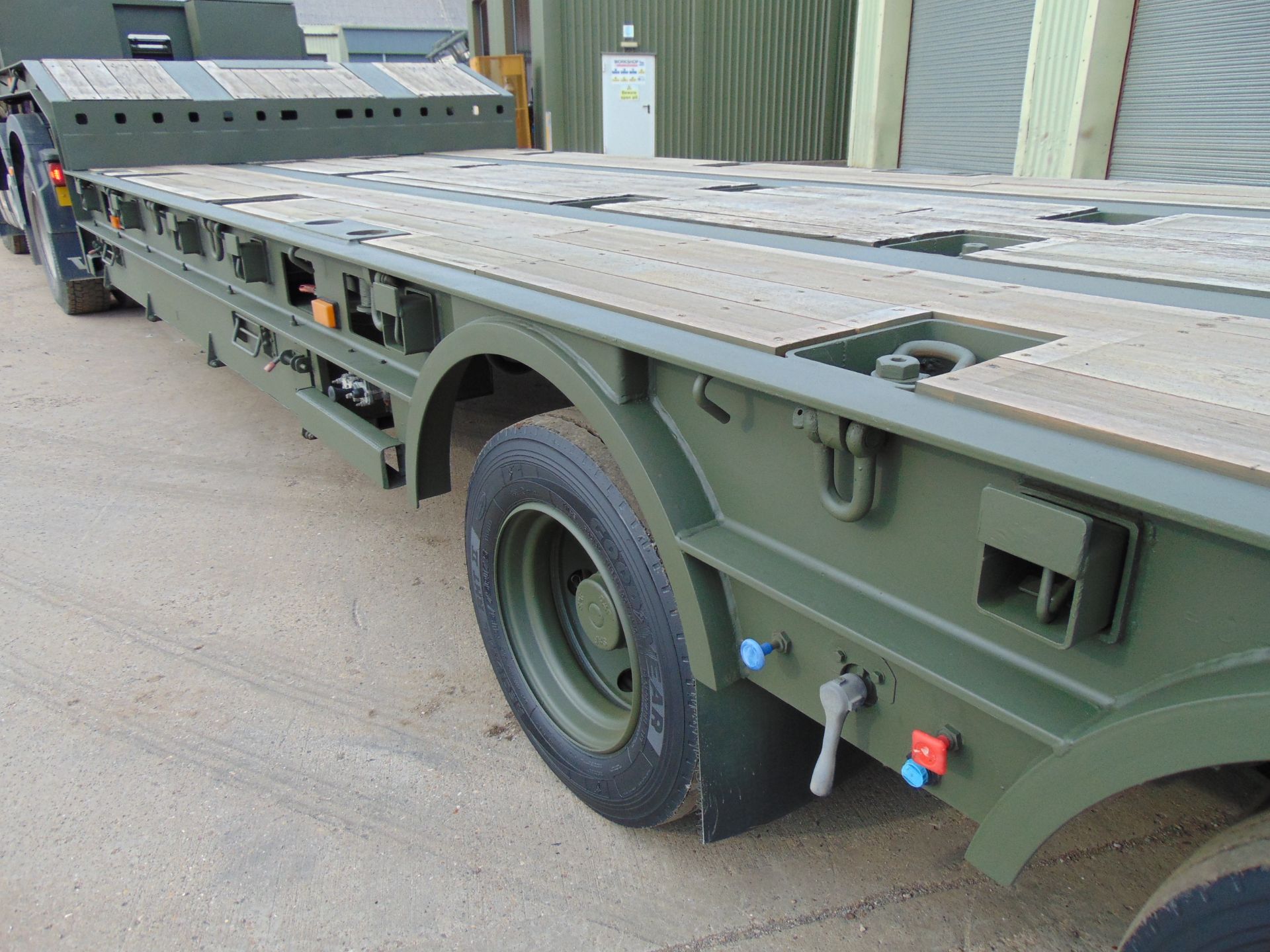 Ex Reserve King GTS38 Tri Axle Stepframe trailer - Image 25 of 41