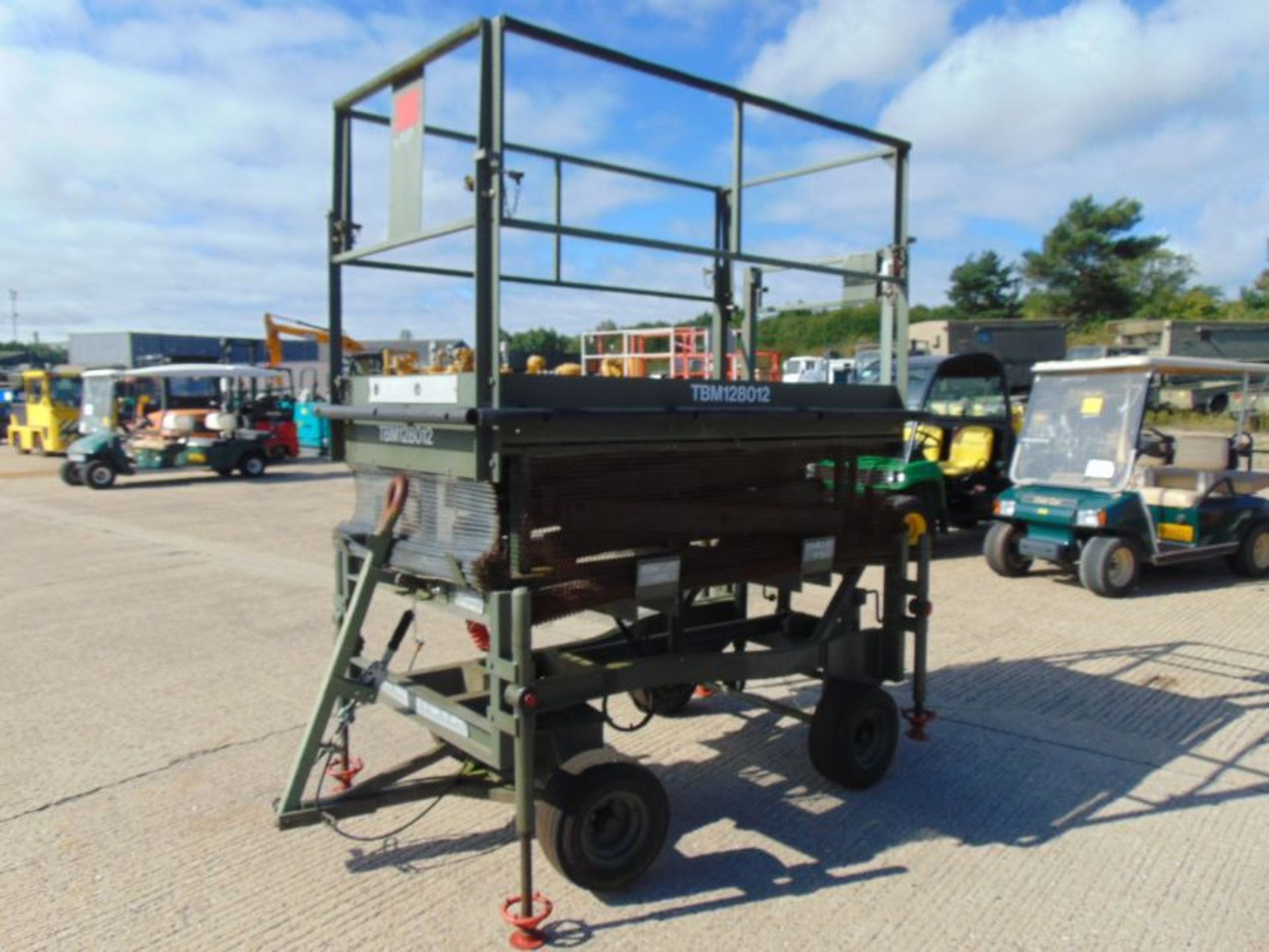 RAF Maintenance Unit UK Lift Hydraulic Access Platform SWL 272 Kgs - Image 3 of 11