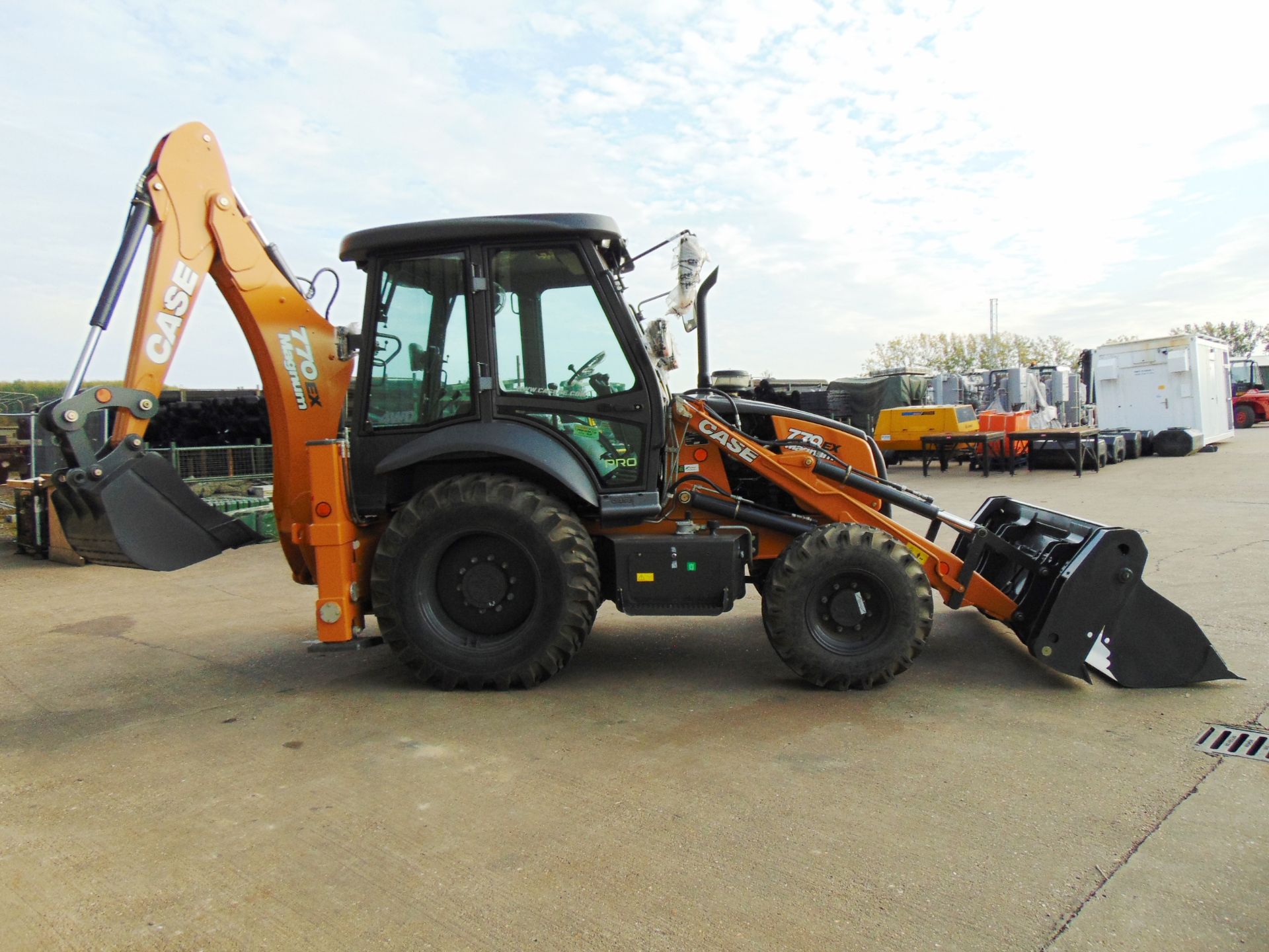 UNUSED Case 770 EX Magnum Backhoe Excavator with 4 in 1 bucket Etc. - Image 4 of 36