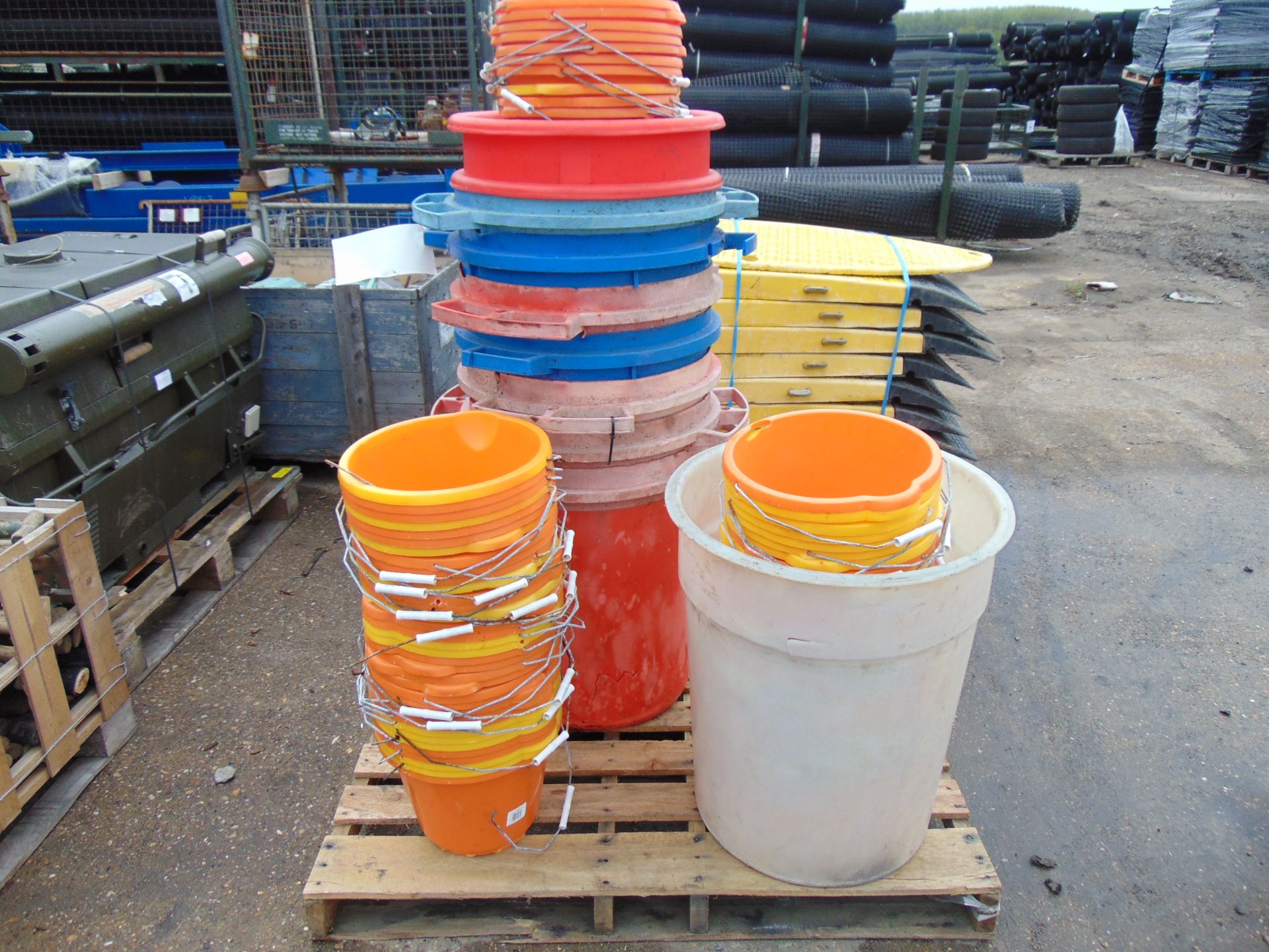 100 + Mixed Size Buckets - Image 2 of 6