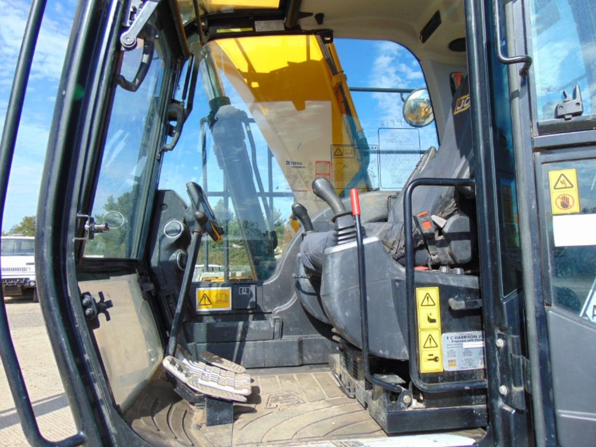 2018 JCB JS130 LC 13-tonne Tracked Excavator ONLY 741 HOURS! - Image 20 of 30