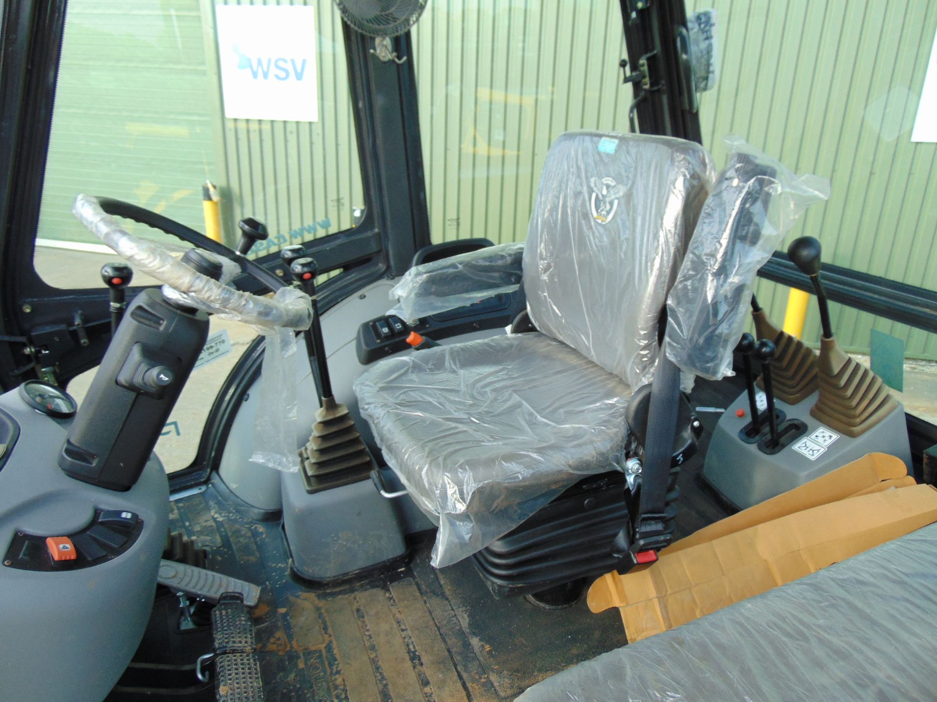 UNUSED Case 770 EX Magnum Backhoe Excavator with 4 in 1 bucket Etc. - Image 21 of 36