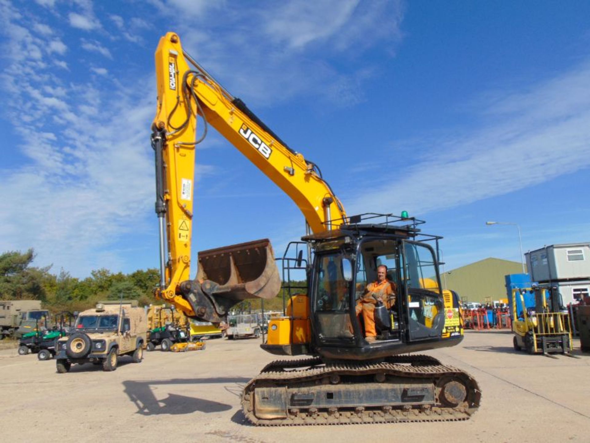 2018 JCB JS130 LC 13-tonne Tracked Excavator ONLY 741 HOURS! - Image 6 of 30