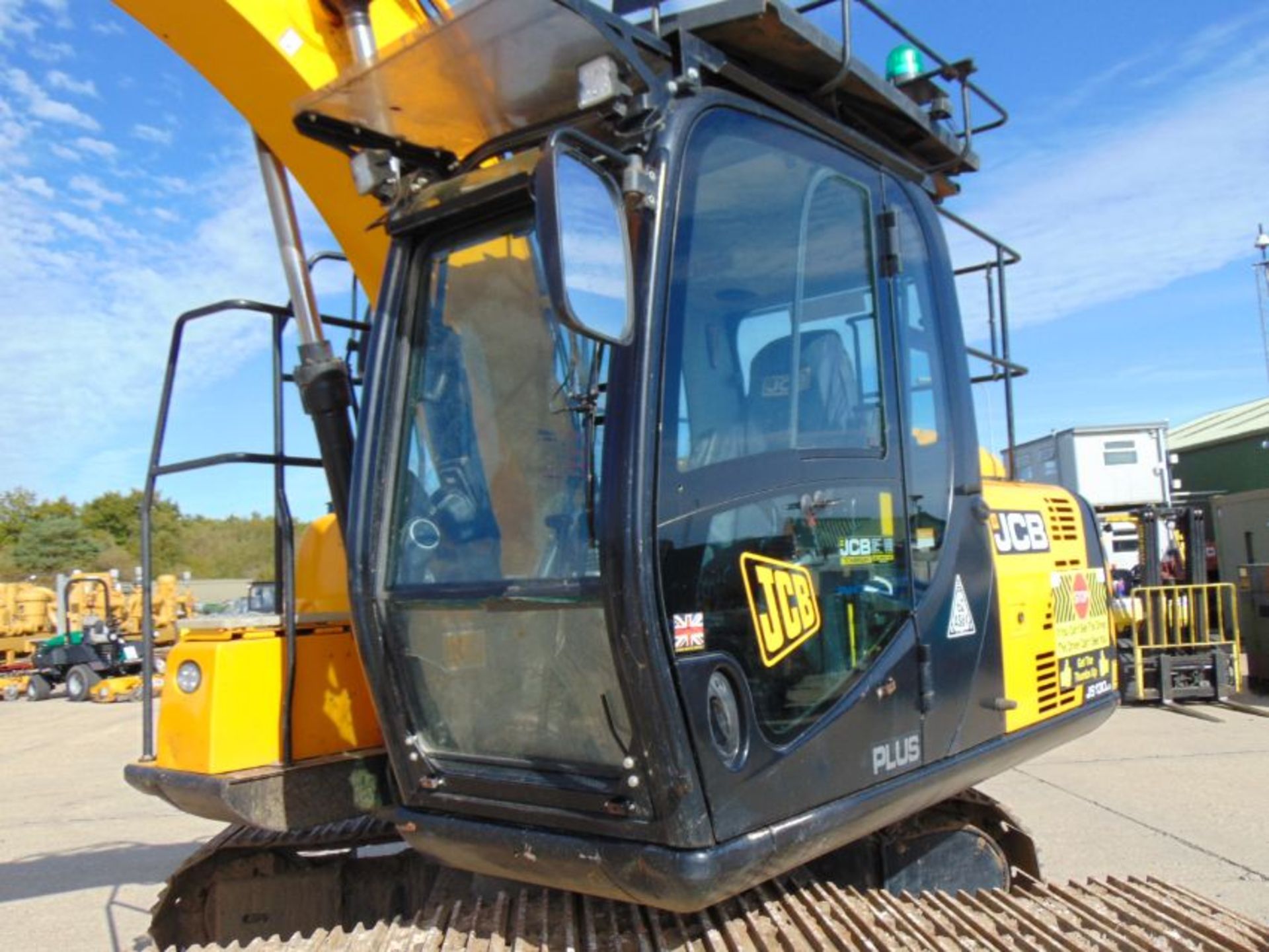 2018 JCB JS130 LC 13-tonne Tracked Excavator ONLY 741 HOURS! - Image 19 of 30