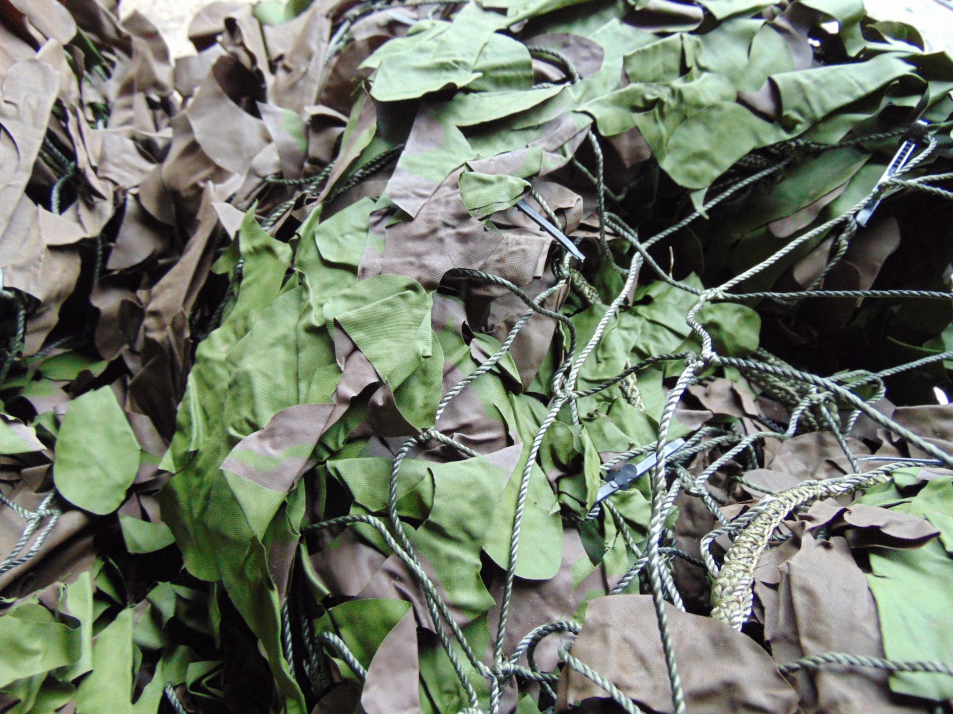 Ex Reserve Unissued Large Original Camouflaged Woodland Netting - Image 5 of 5