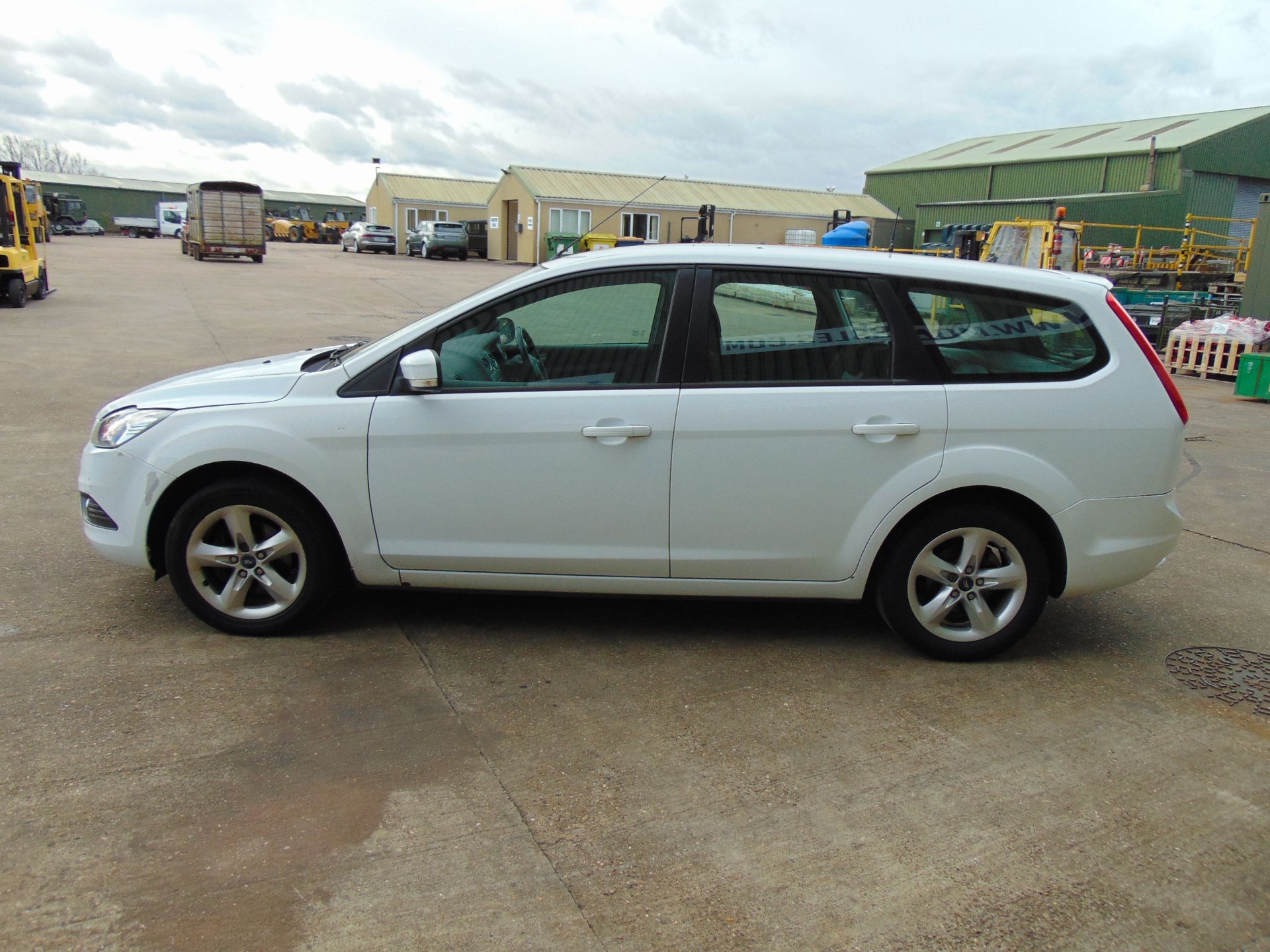 2010 Ford Focus Zetec 1.6 TD Estate ONLY 76,346 Miles - Image 5 of 16