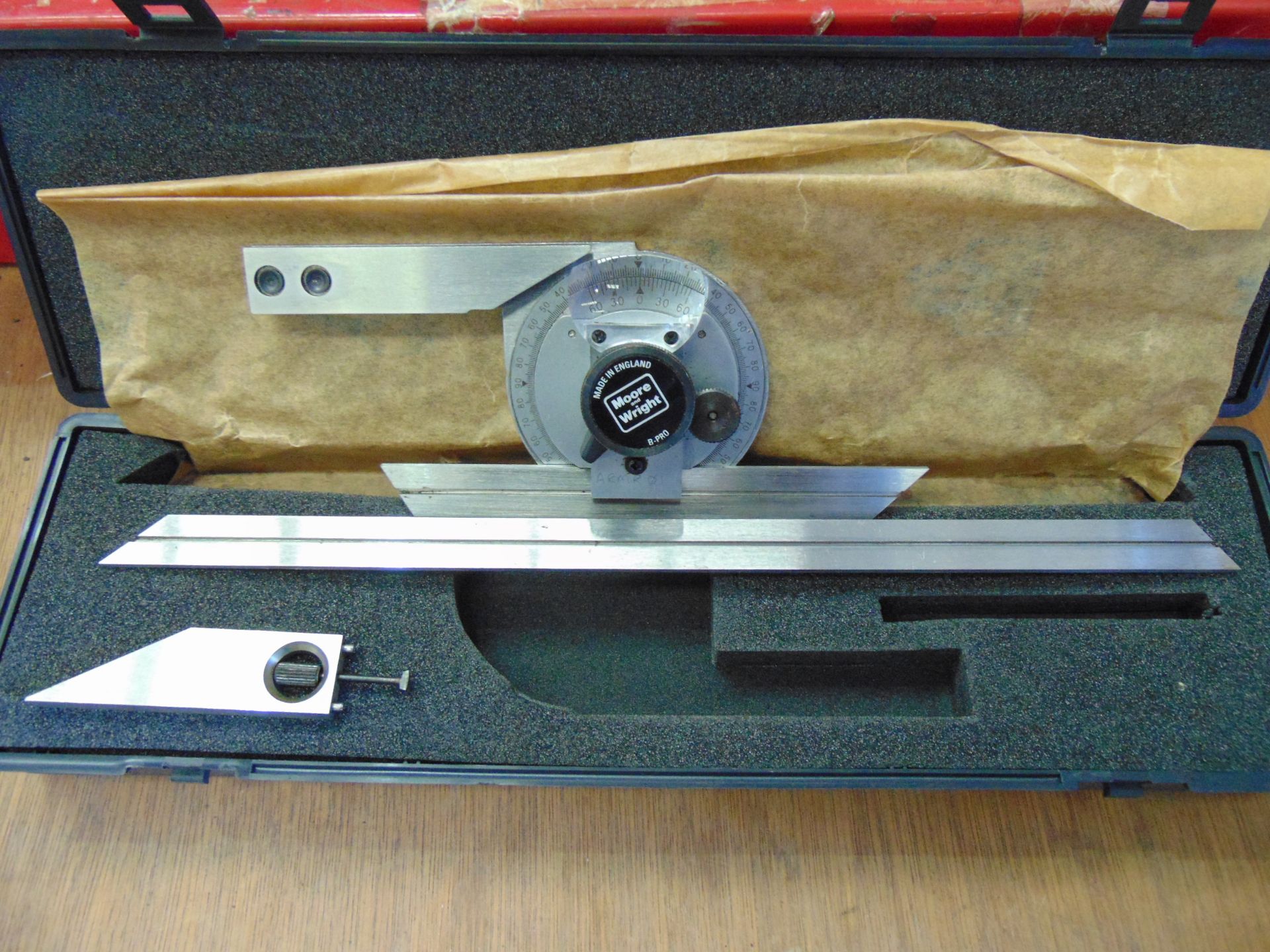 UNISSUED Moore and Wright Universal Bevel Protractor.