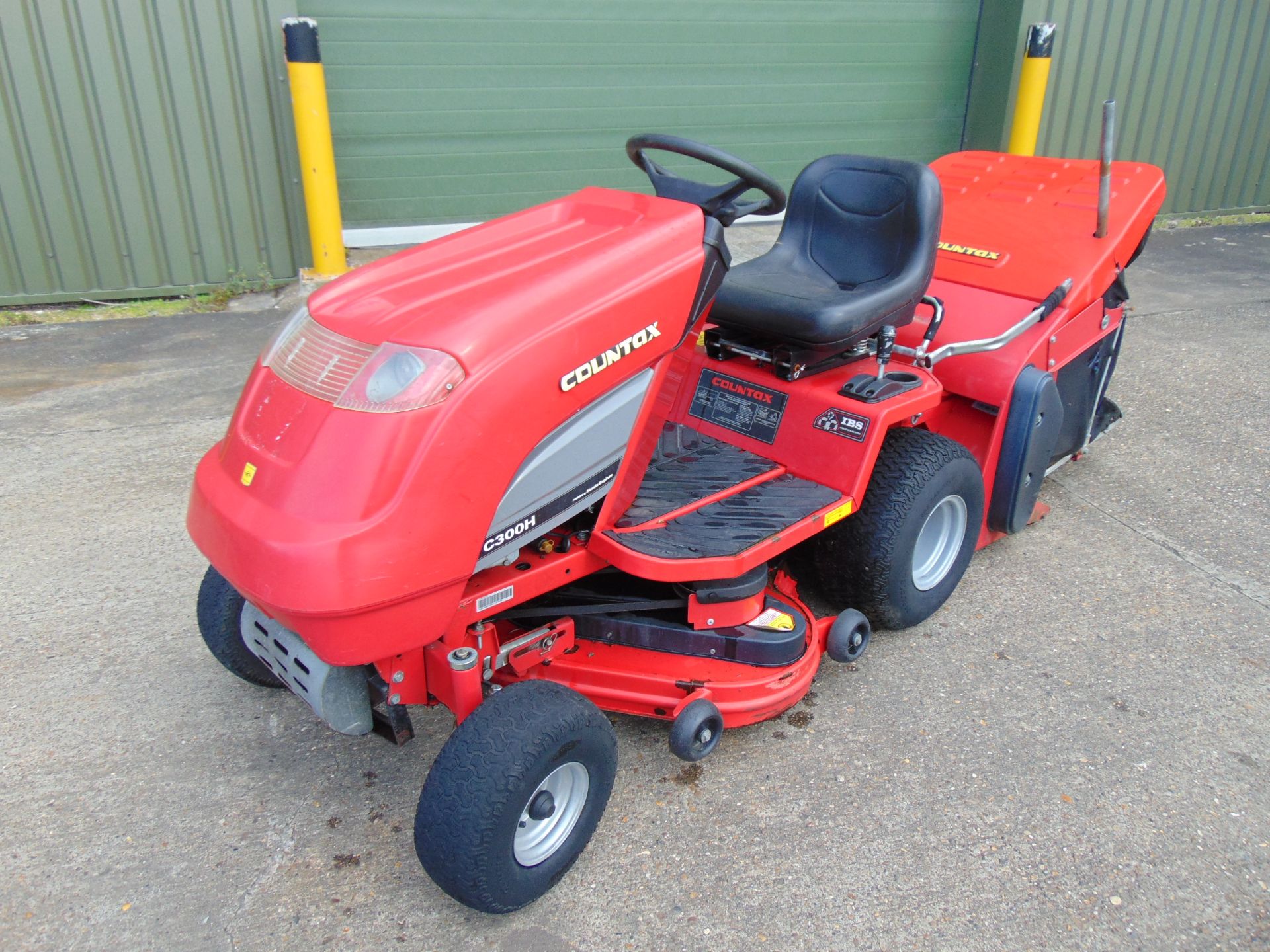 Countax C300H Hydrostatic Ride On Mower with Rear Brush and Grass Collector ONLY 393 HOURS!!!