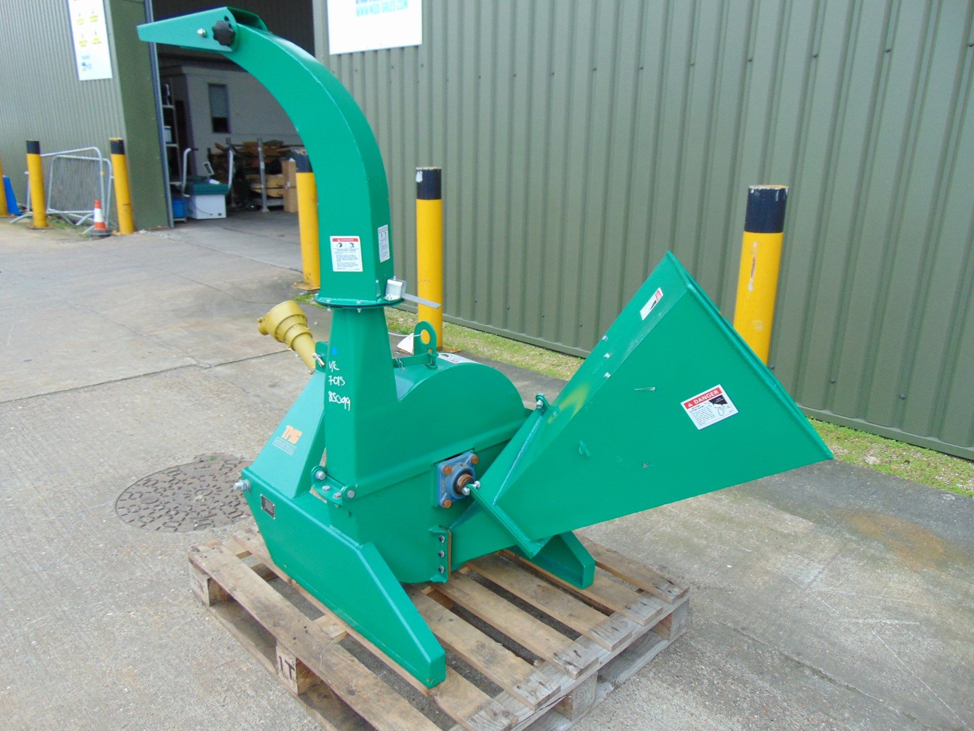 New and Unused TMG-42SWC 4" PTO Driven Wood Chipper for 45-70Hp Tractors - Image 3 of 8