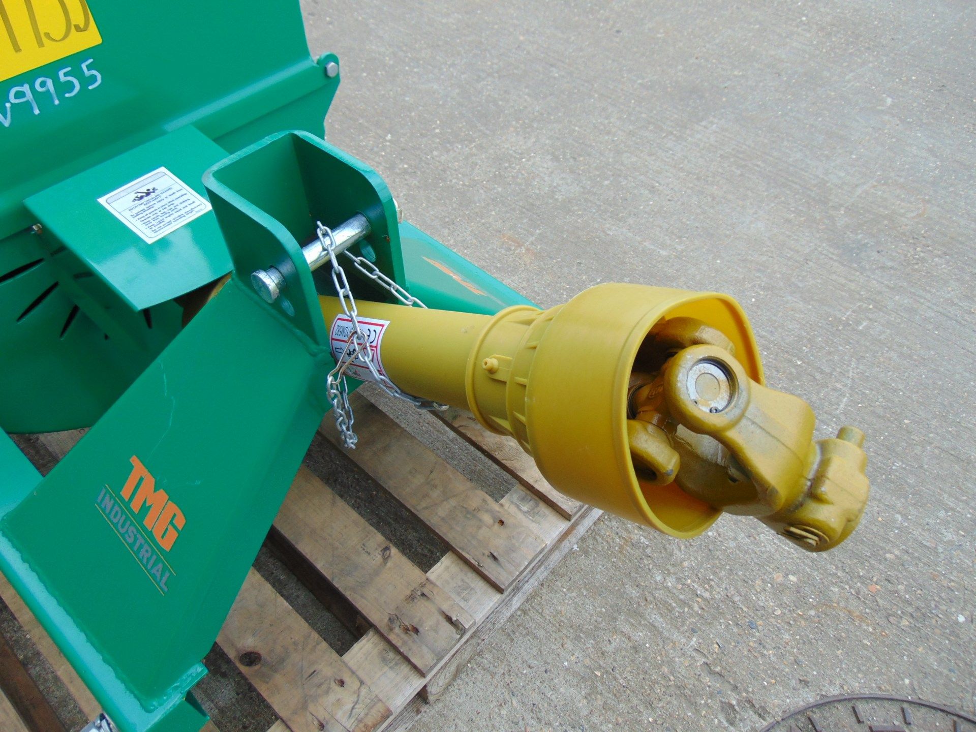 New and Unused TMG-42SWC 4" PTO Driven Wood Chipper for 45-70Hp Tractors - Image 5 of 8