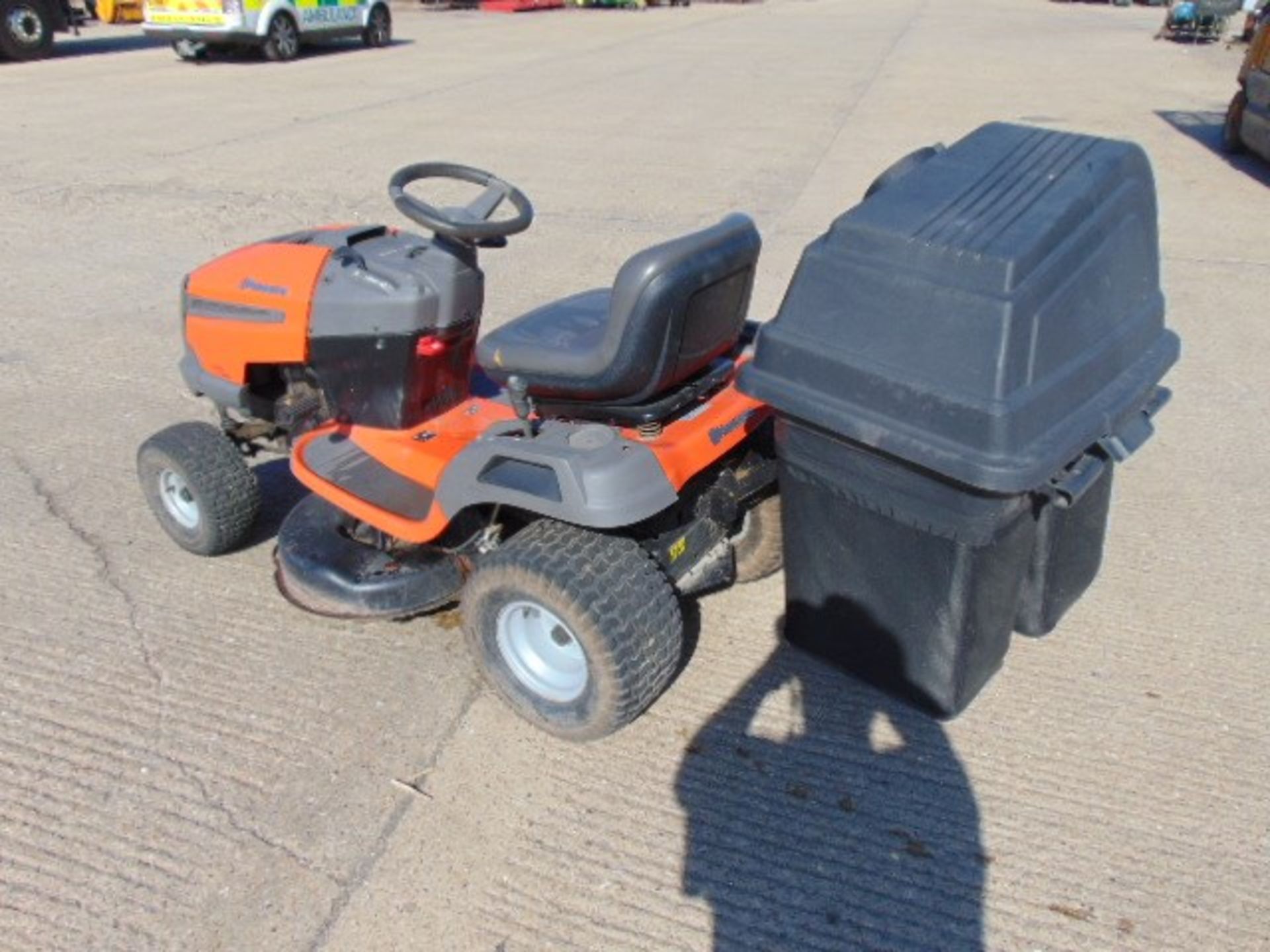 2015 Husqvarna LT151 Ride-On Mower with grass collector - Image 3 of 10