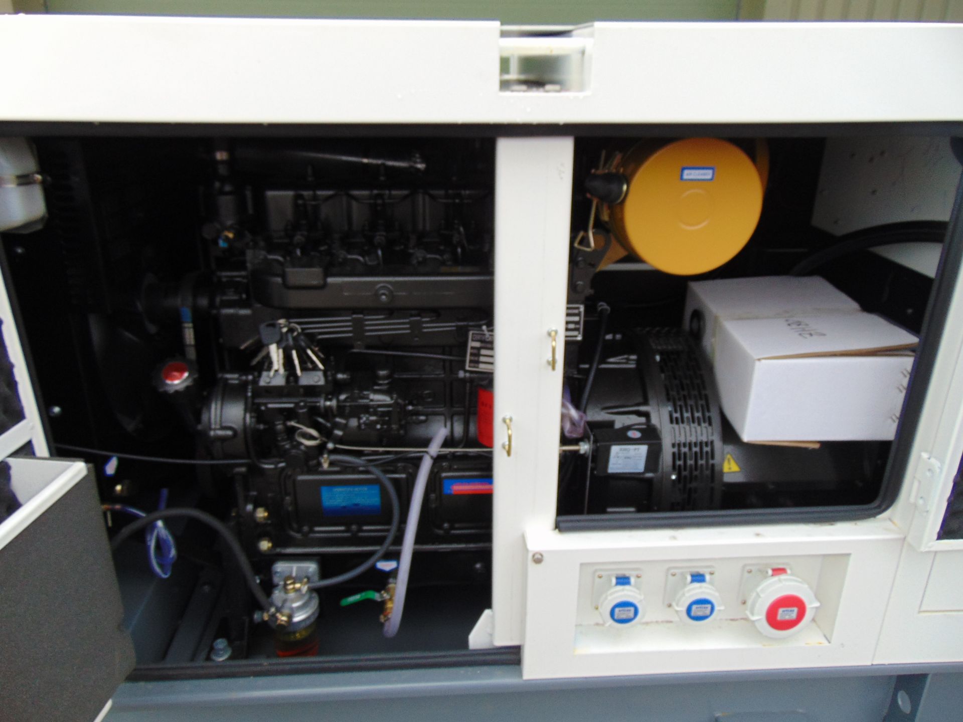 UNISSUED WITH TEST HOURS ONLY 70 KVA 3 Phase Silent Diesel Generator Set - Bild 11 aus 20