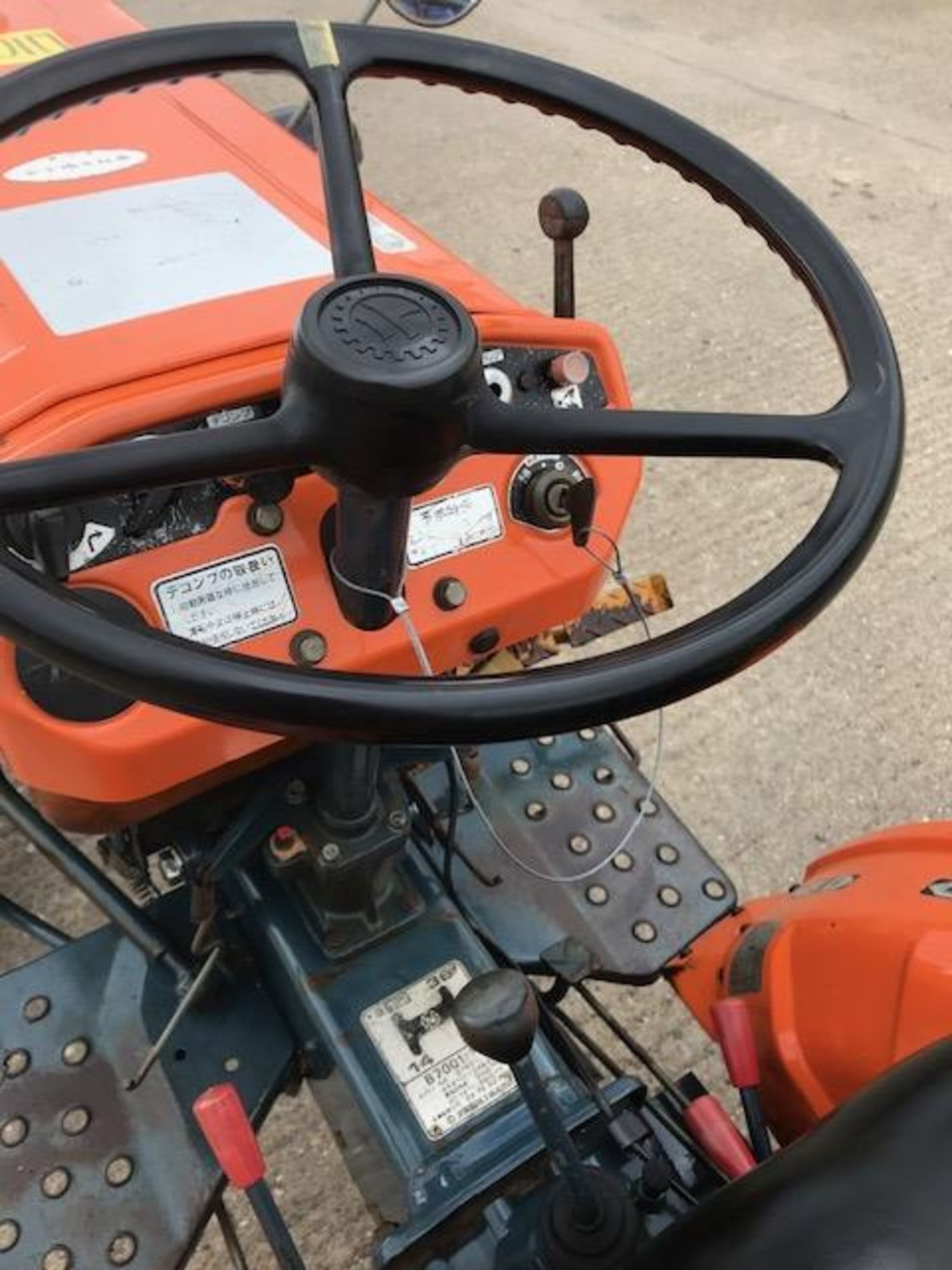 KUBOTA B 7001/4 COMPACT TRACTOR WITH ROTAVATOR 4 WHEEL DRIVE - Image 4 of 9