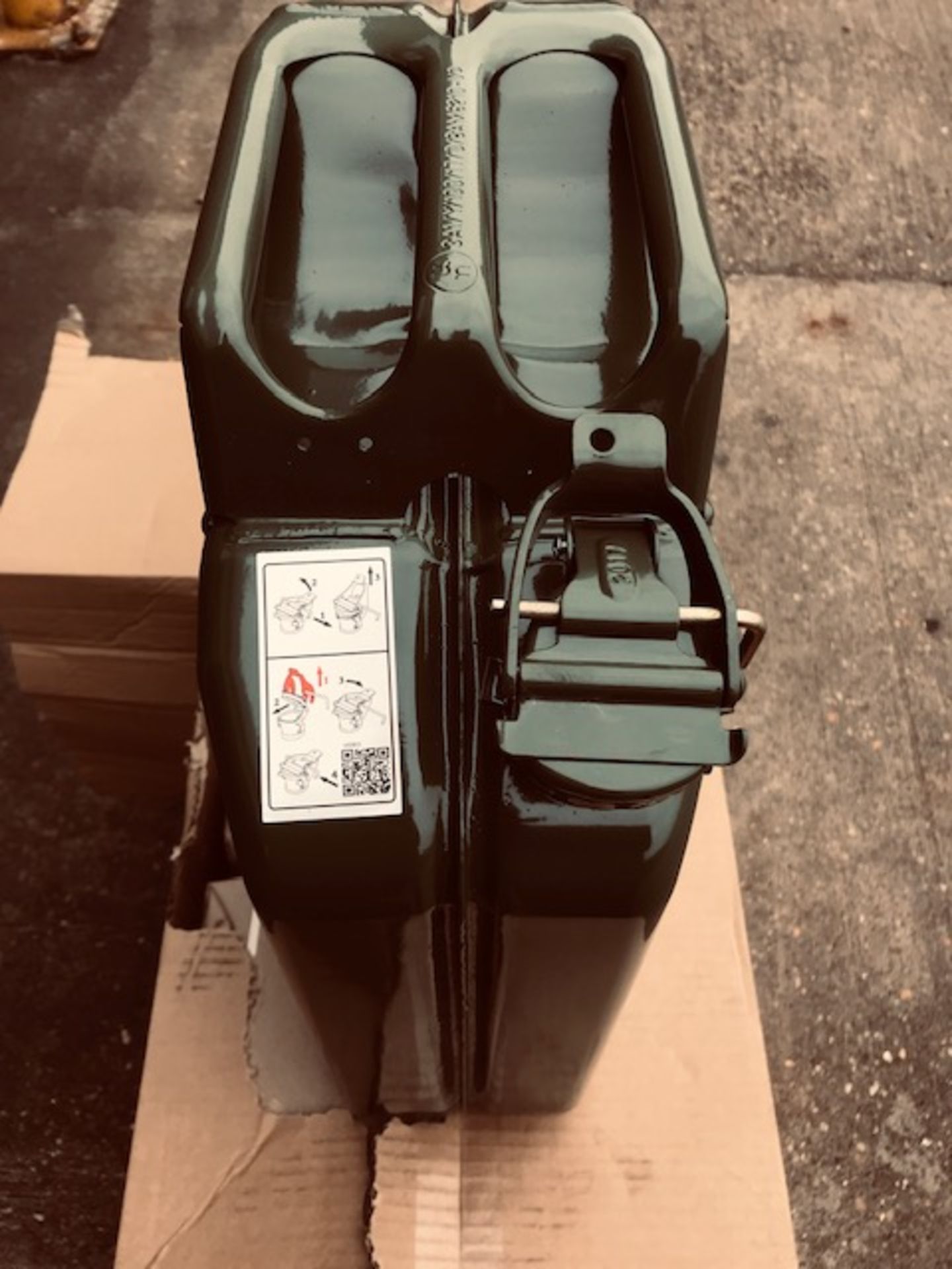 2017 NEW AND UNISSUED QUANTITY 5 20 LITRE JERRY CANS - Image 2 of 5