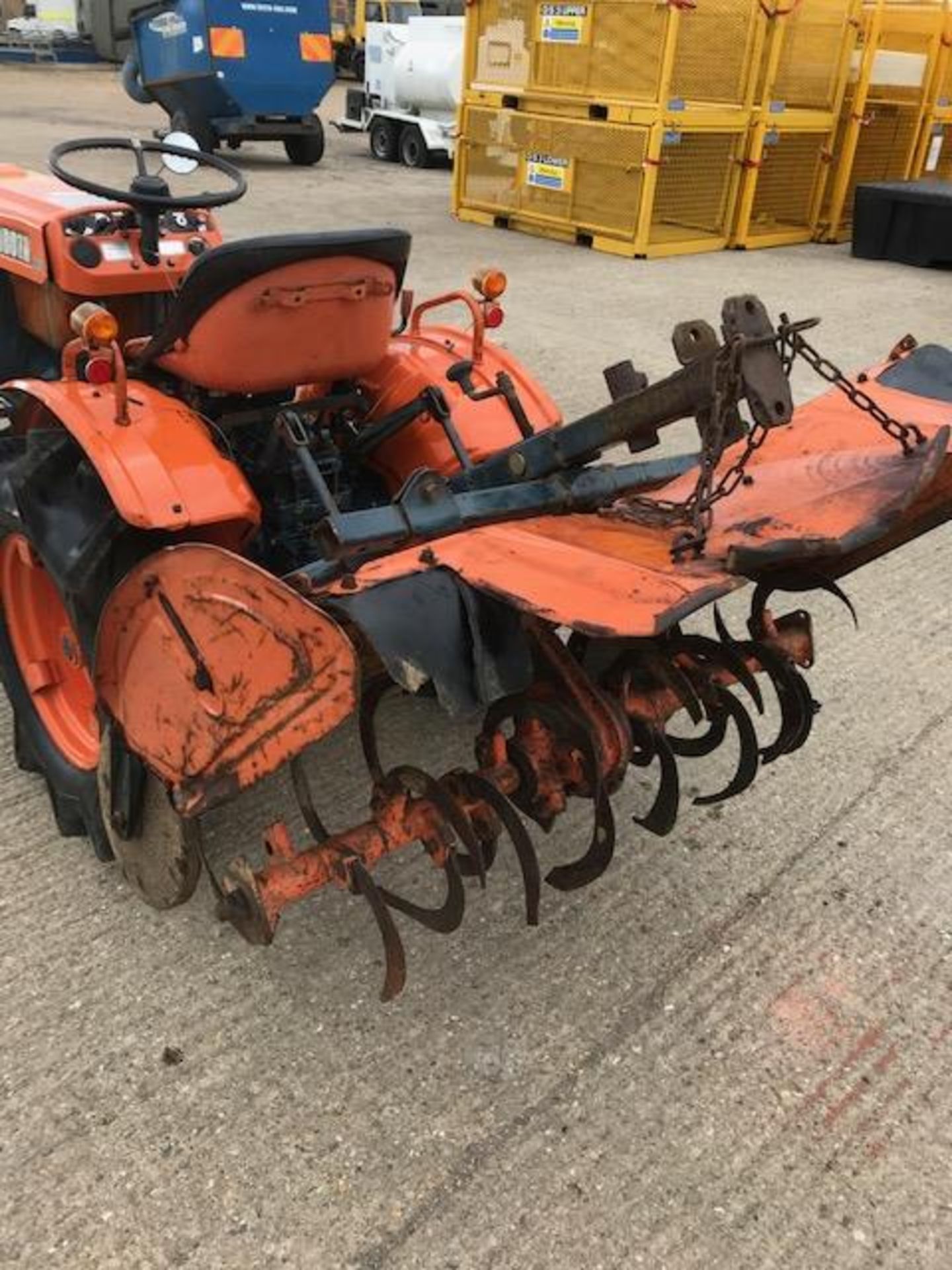 KUBOTA B 7001/4 COMPACT TRACTOR WITH ROTAVATOR 4 WHEEL DRIVE - Image 5 of 9