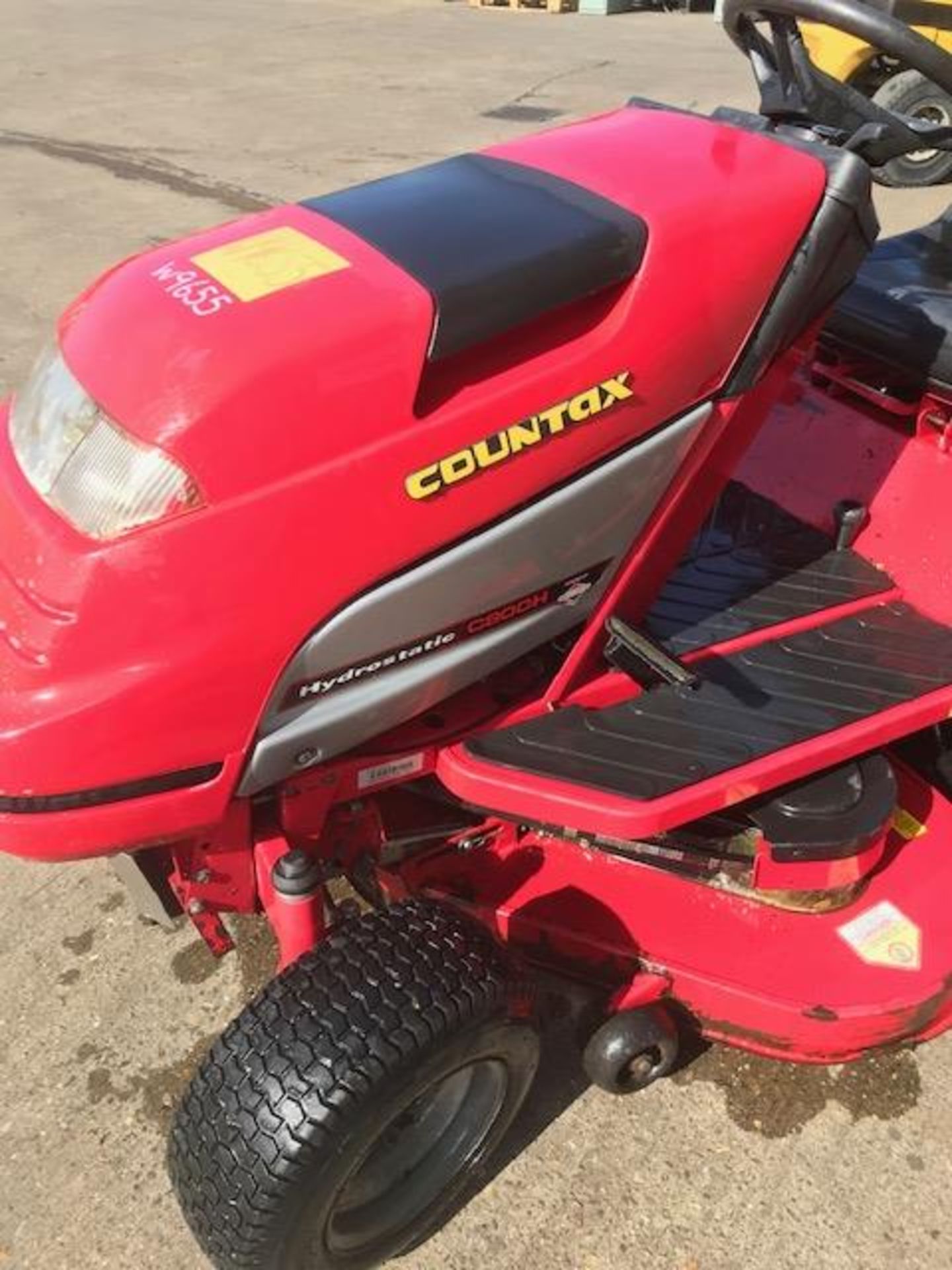 BRITISH MADE COUNTAX C 800 H HYROSTATIC LAWN MOWER WITH COLLECTOR - Image 2 of 7
