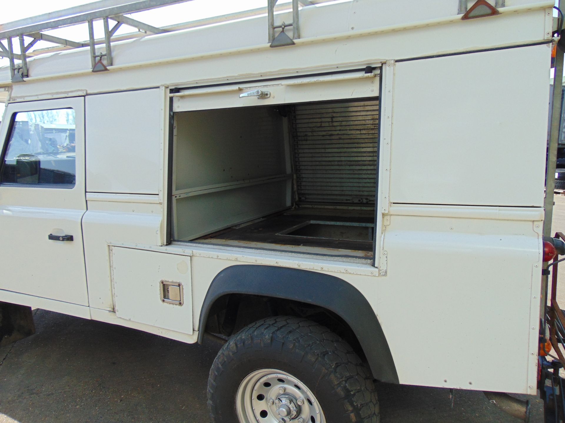 2007 Land Rover Defender 110 Puma Hardtop 4x4 Special Utility (Mobile Workshop) complete with Winch - Image 17 of 23